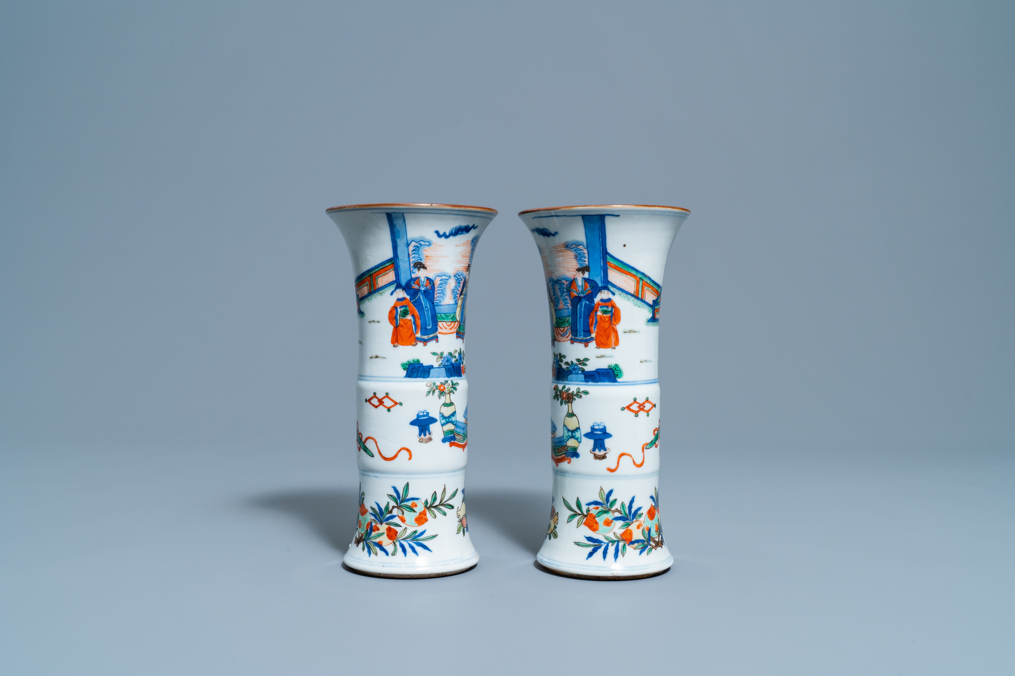 A pair of Chinese wucai 'gu' vases, 19th C. - Image 5 of 7