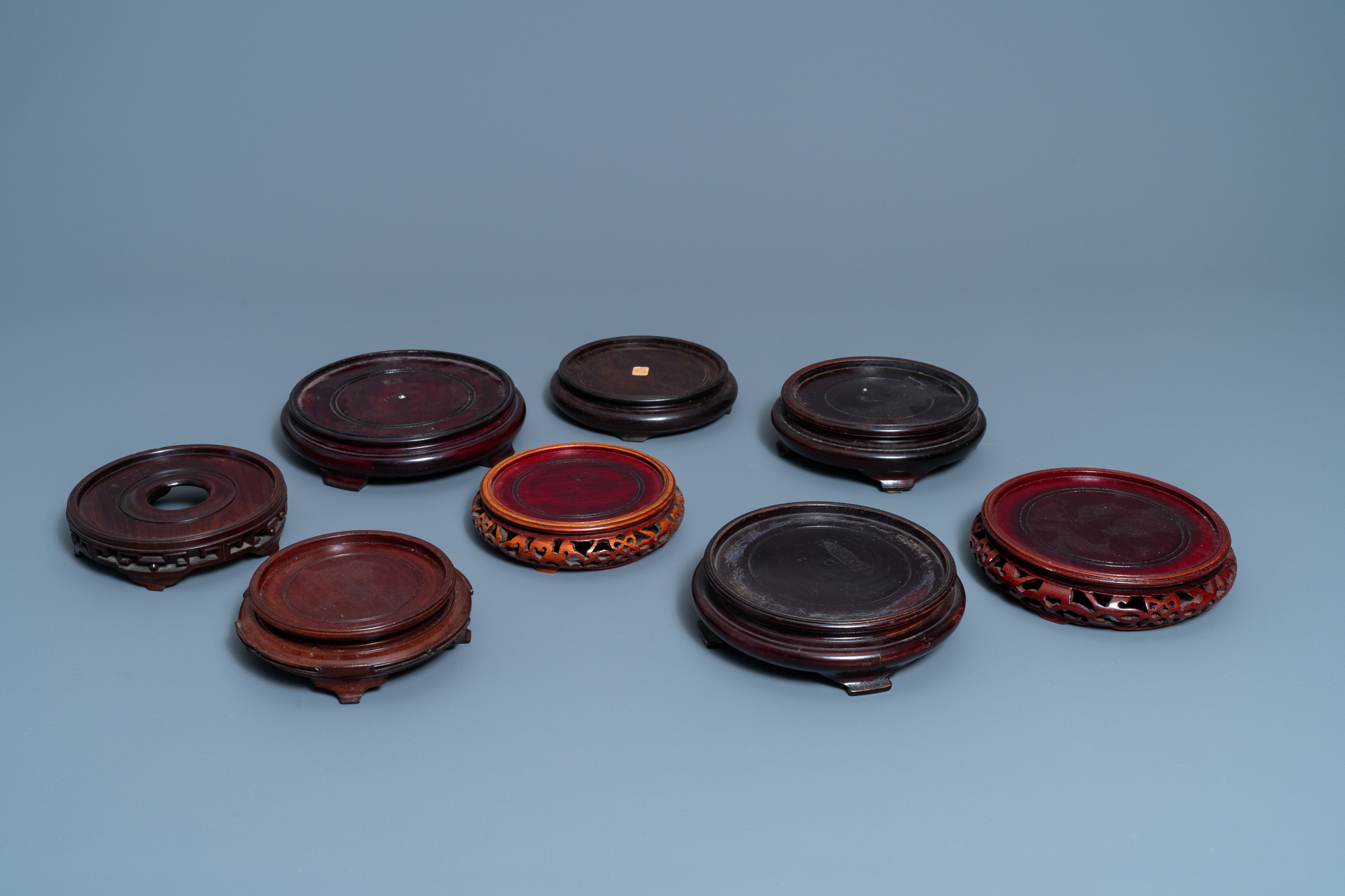 44 Chinese carved wooden stands, 19/20th C. - Image 11 of 11
