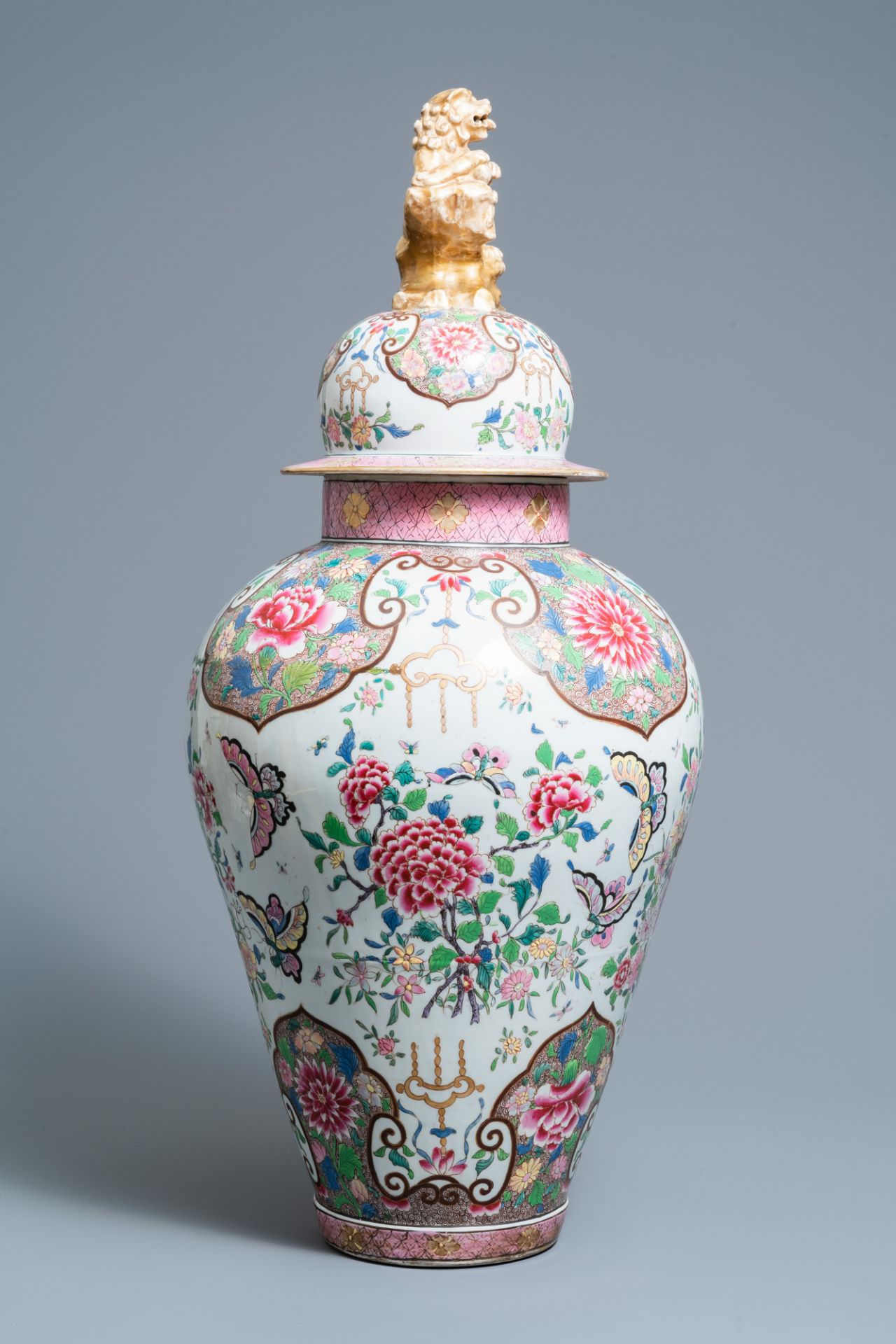 A large famille rose-style vase and cover, Samson, France, 19th C. - Image 3 of 9