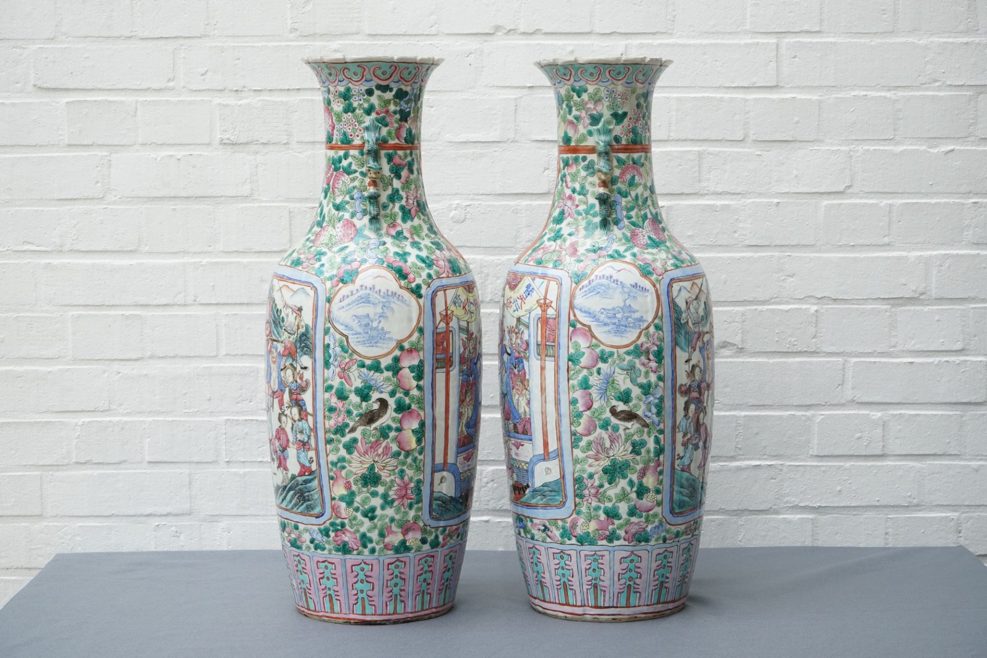 A pair of Chinese famille rose vases with court and warrior scenes, 19th C. - Image 8 of 12