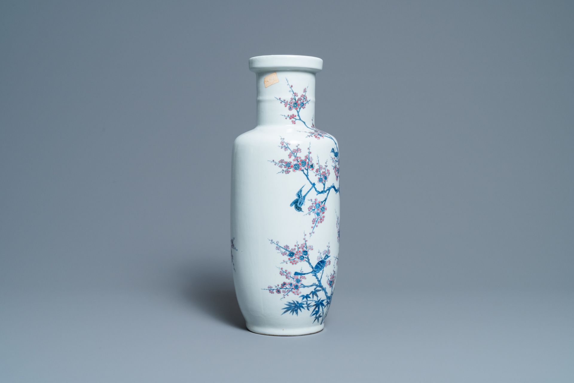 A Chinese blue, white and copper-red rouleau vase with birds among blossoming branches, 20th C. - Image 4 of 6