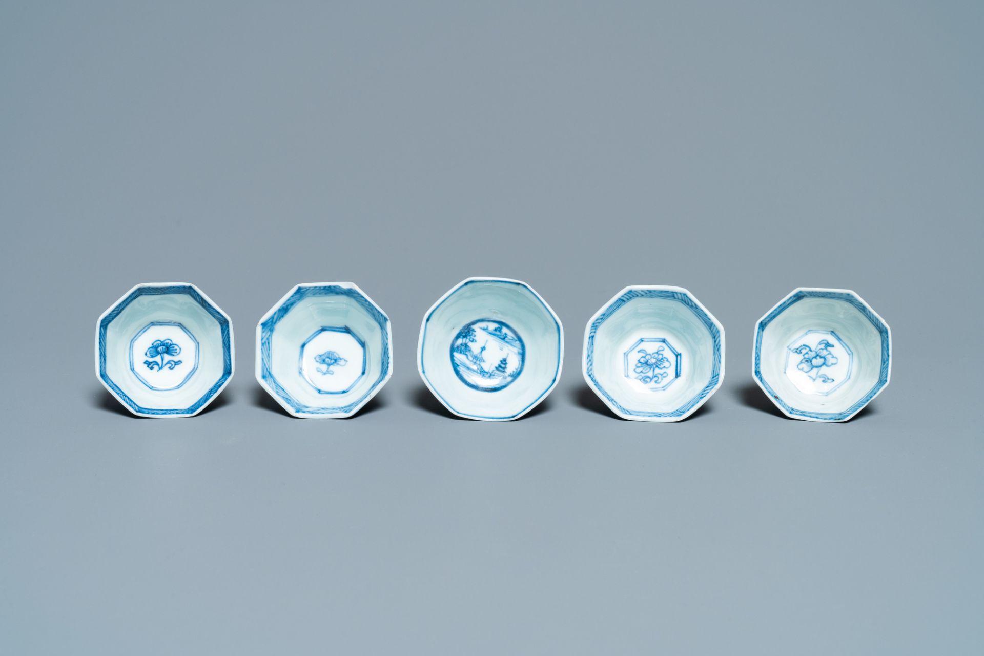 Sixteen Chinese blue and white saucers and fourteen cups, Kangxi - Image 10 of 17