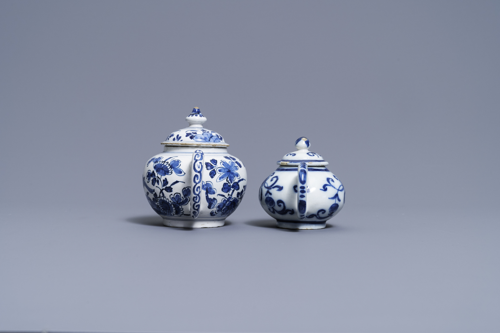 Two Dutch Delft blue and white teapots and covers, 18th C. - Image 3 of 7