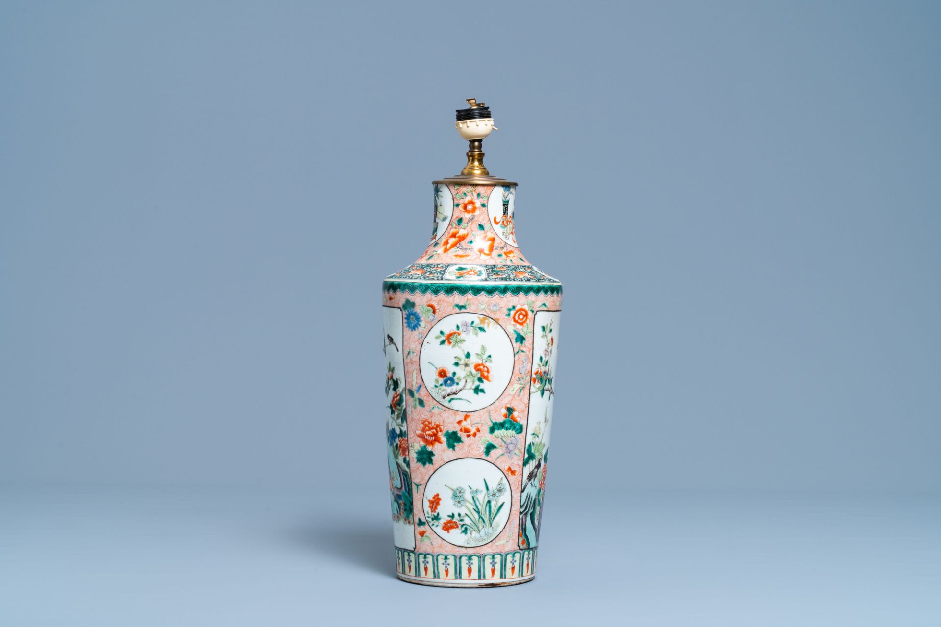 A Chinese lamp-mounted famille verte vase, 19th C. - Image 2 of 4