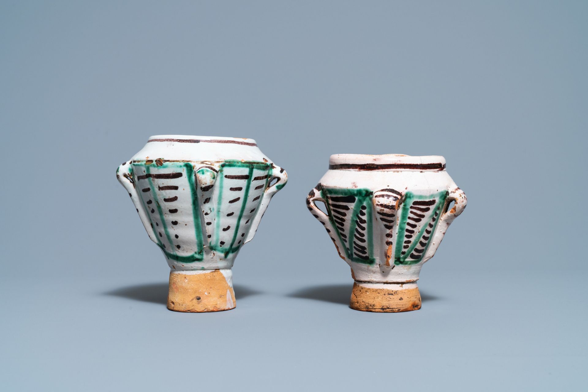 A pair of polychrome Spanish pottery mortars, 16/17th C. - Bild 2 aus 7