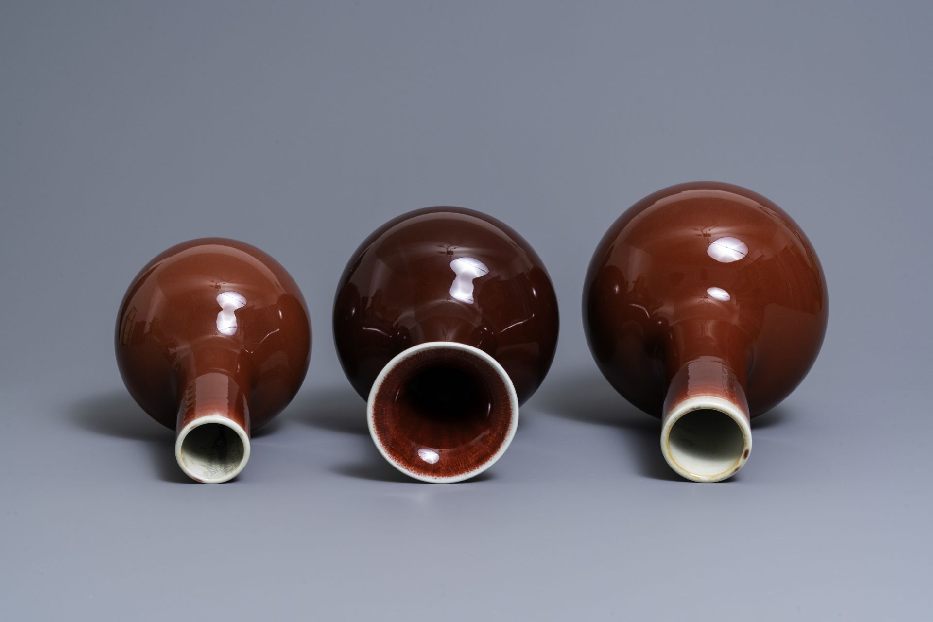 Three Chinese monochrome sang de boeuf-glazed bottle vases, 19/20th C. - Image 6 of 7