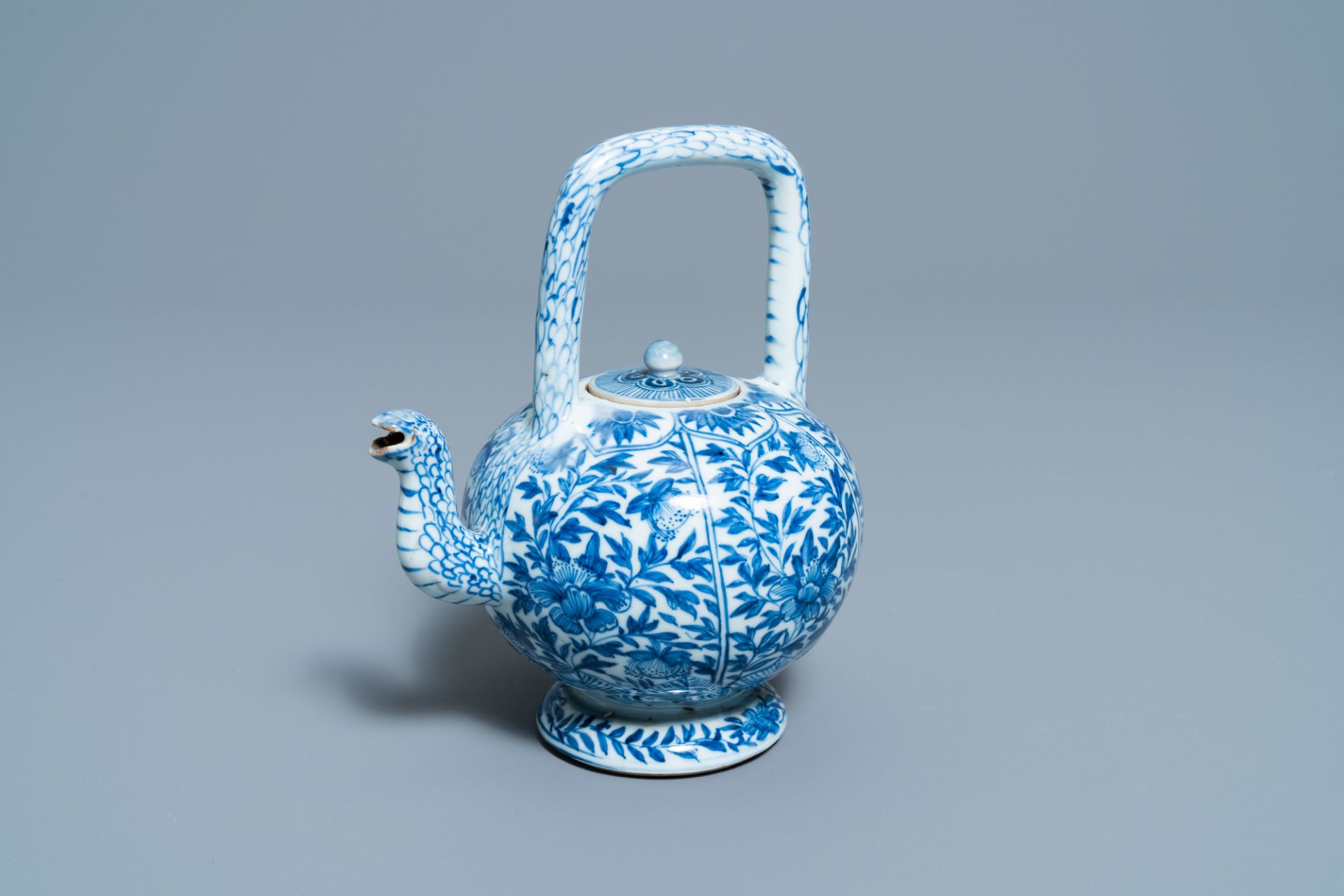 A Chinese blue and white teapot and cover, Kangxi