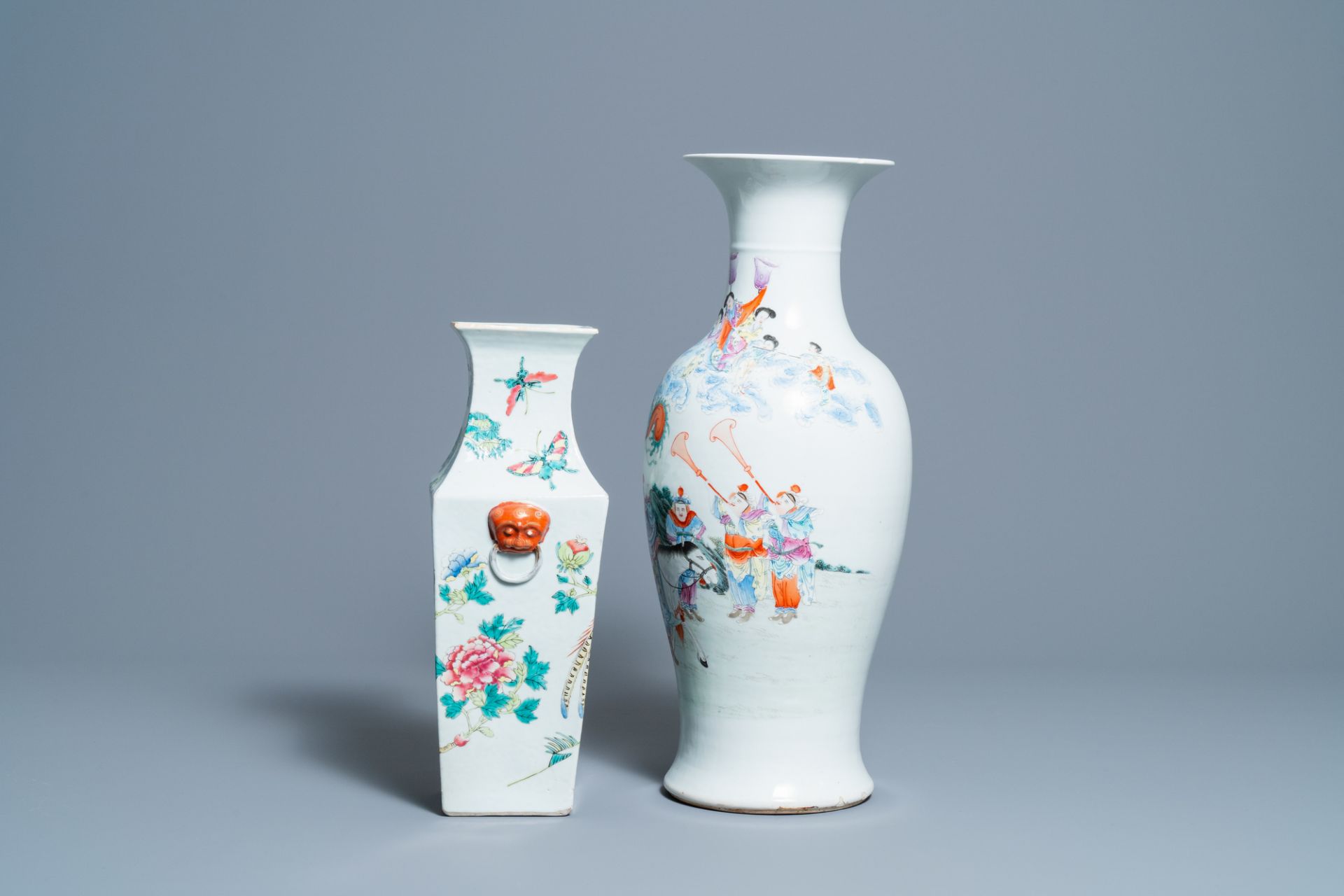 Two Chinese famille rose vases, 19/20th C. - Bild 3 aus 7