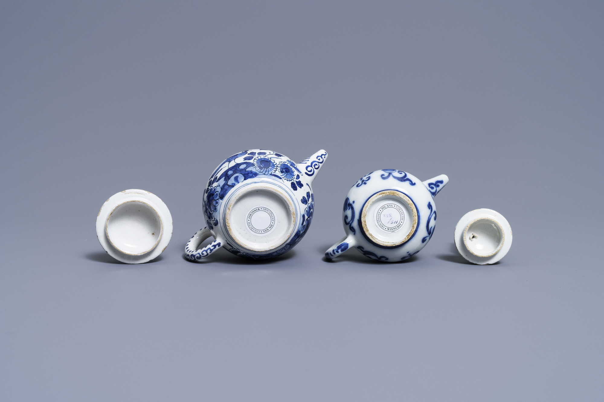 Two Dutch Delft blue and white teapots and covers, 18th C. - Image 7 of 7