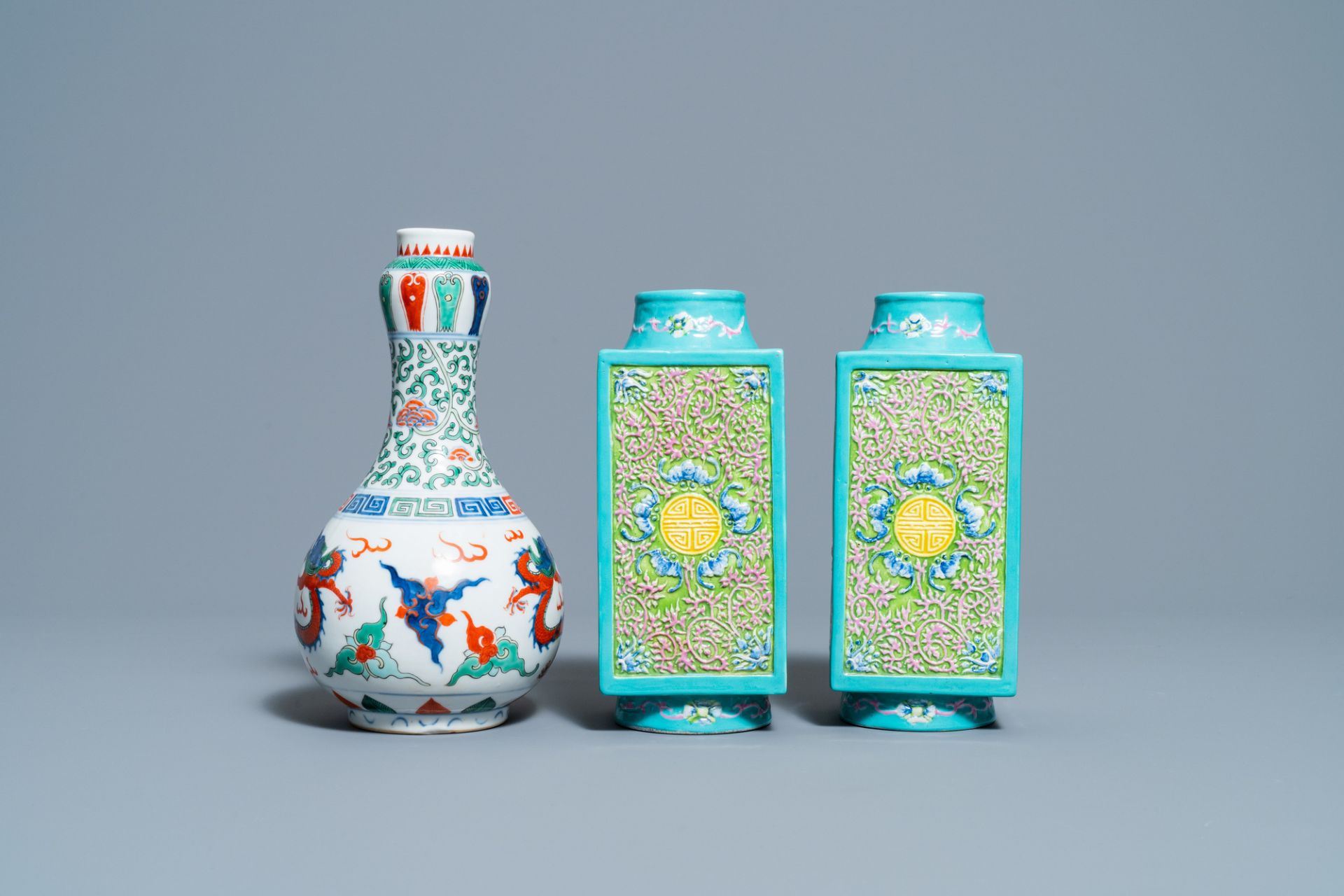 A pair of Chinese 'cong' vases and a wucai 'dragon' vase, 19/20th C. - Image 3 of 7