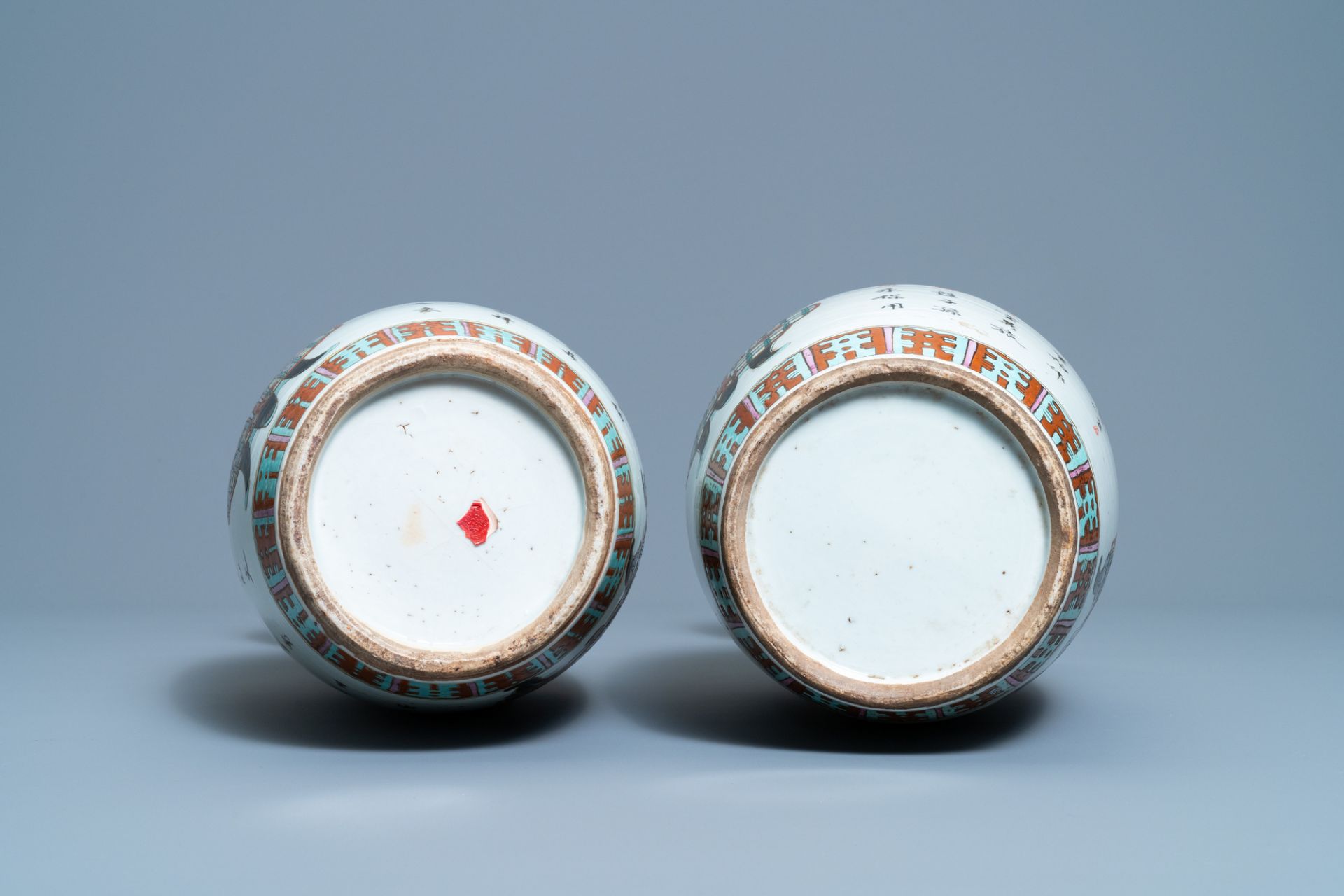 A pair of Chinese blue and white covered jars and a pair of famille rose vases, 19th C. - Image 7 of 13