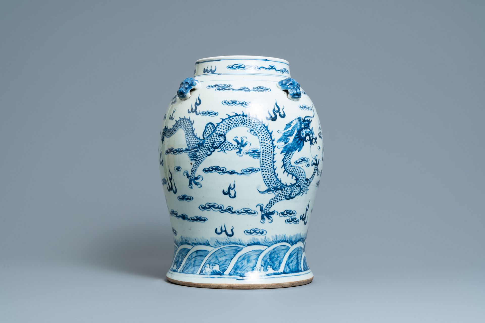 A Chinese blue and white 'dragon' vase, 19th C. - Image 2 of 6