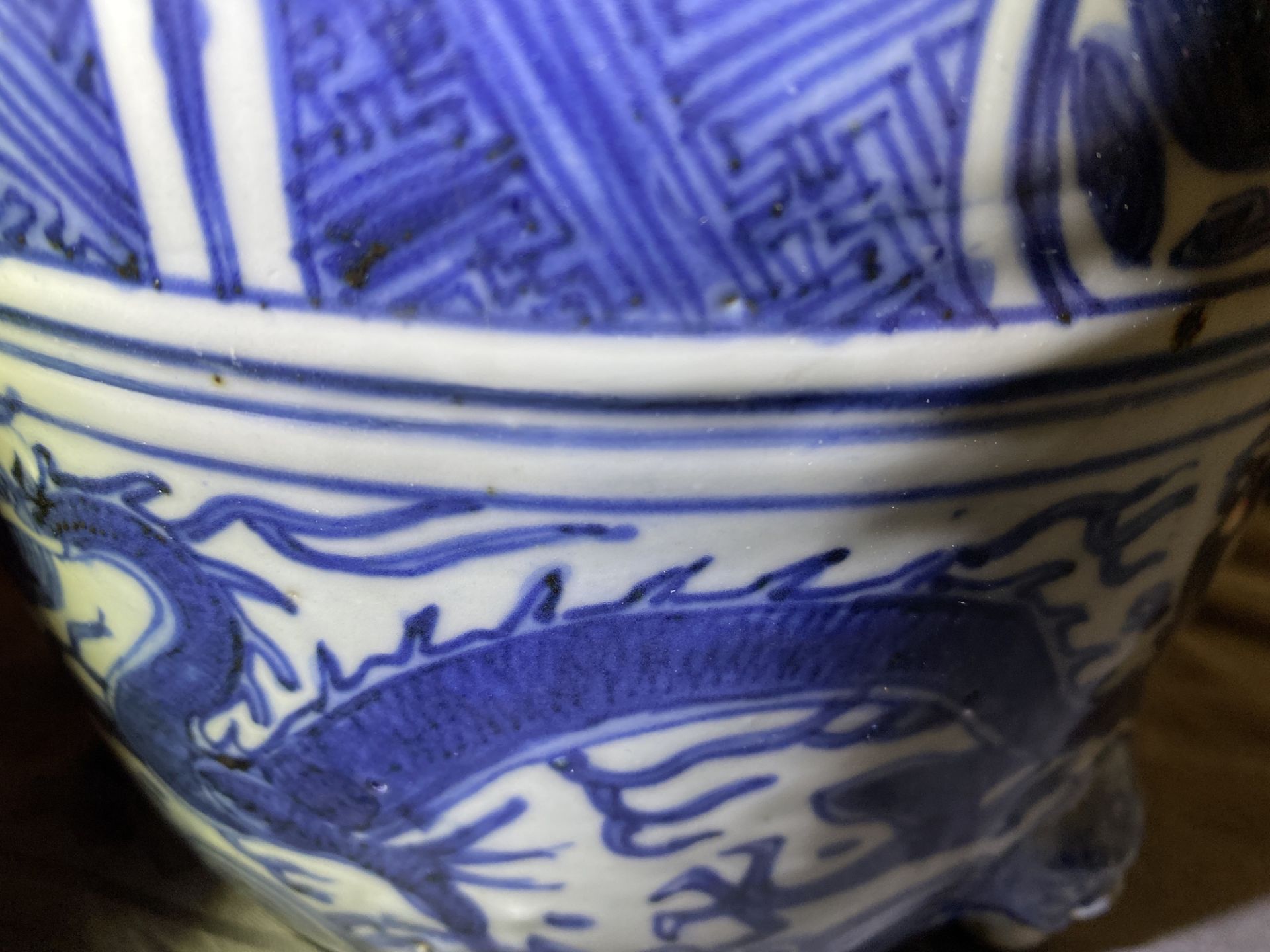 A Chinese blue and white 'dragon' tripod censer, Ming - Image 10 of 20