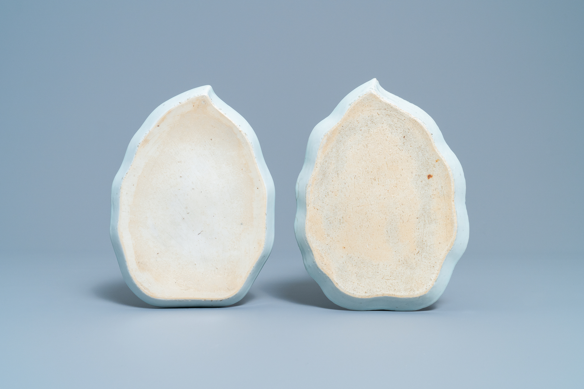 Two Chinese blue and white sauceboats on stands, Qianlong - Image 10 of 10