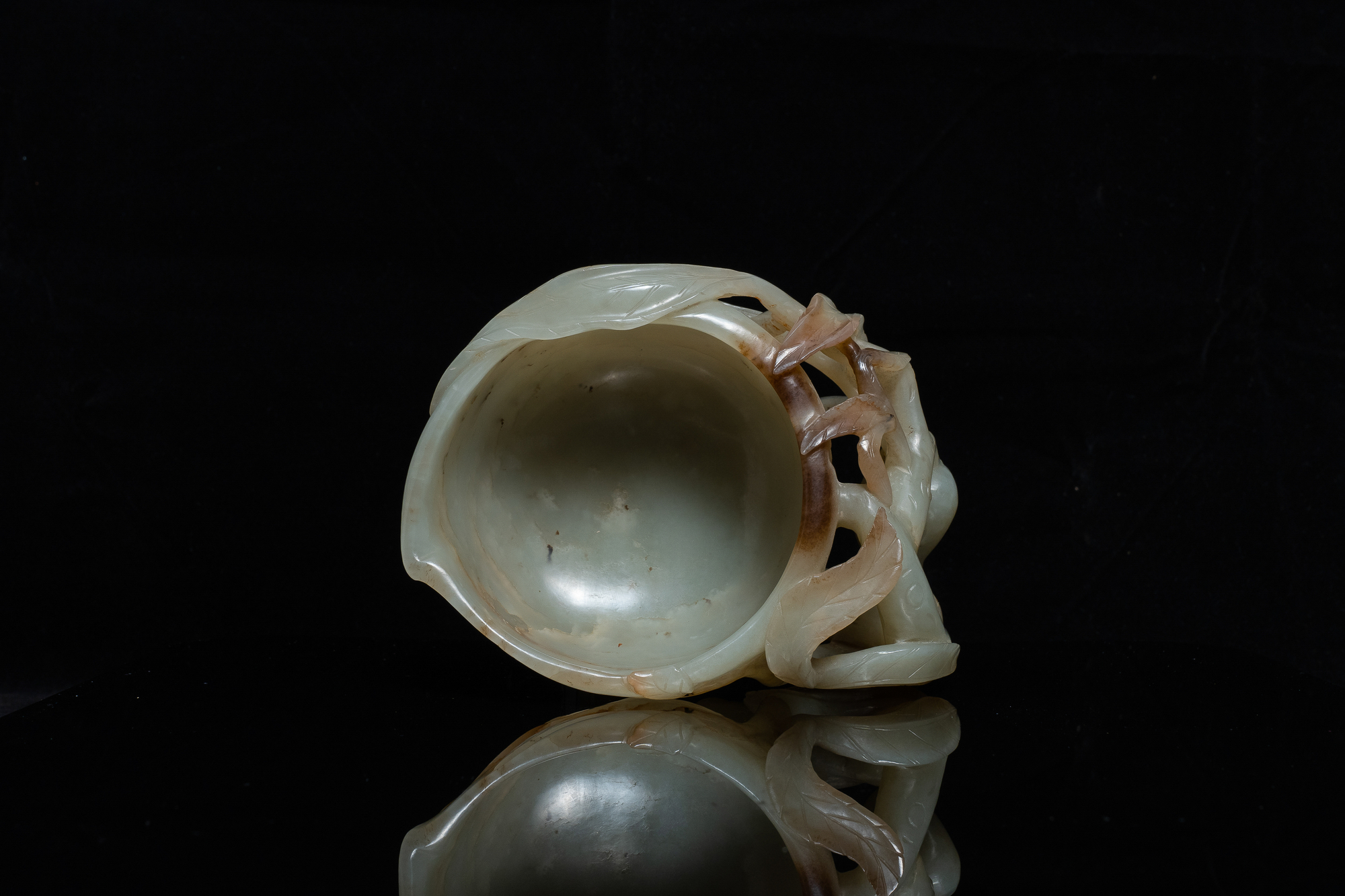 A Chinese mottled celadon and brown jade peach-form brush washer, Qing - Image 6 of 12