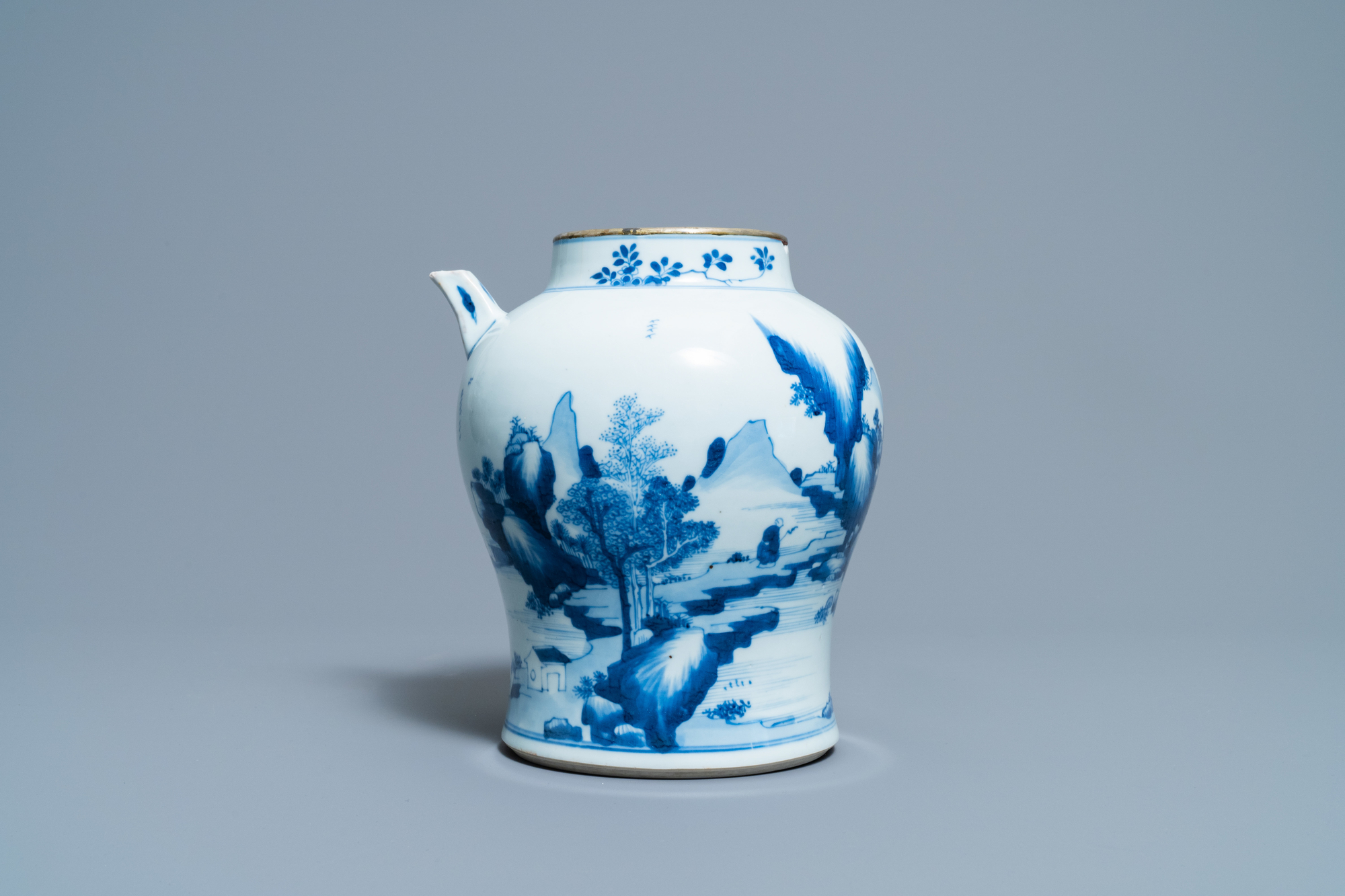 A Chinese blue and white ewer for the Vietnamese market, Kangxi - Image 3 of 8