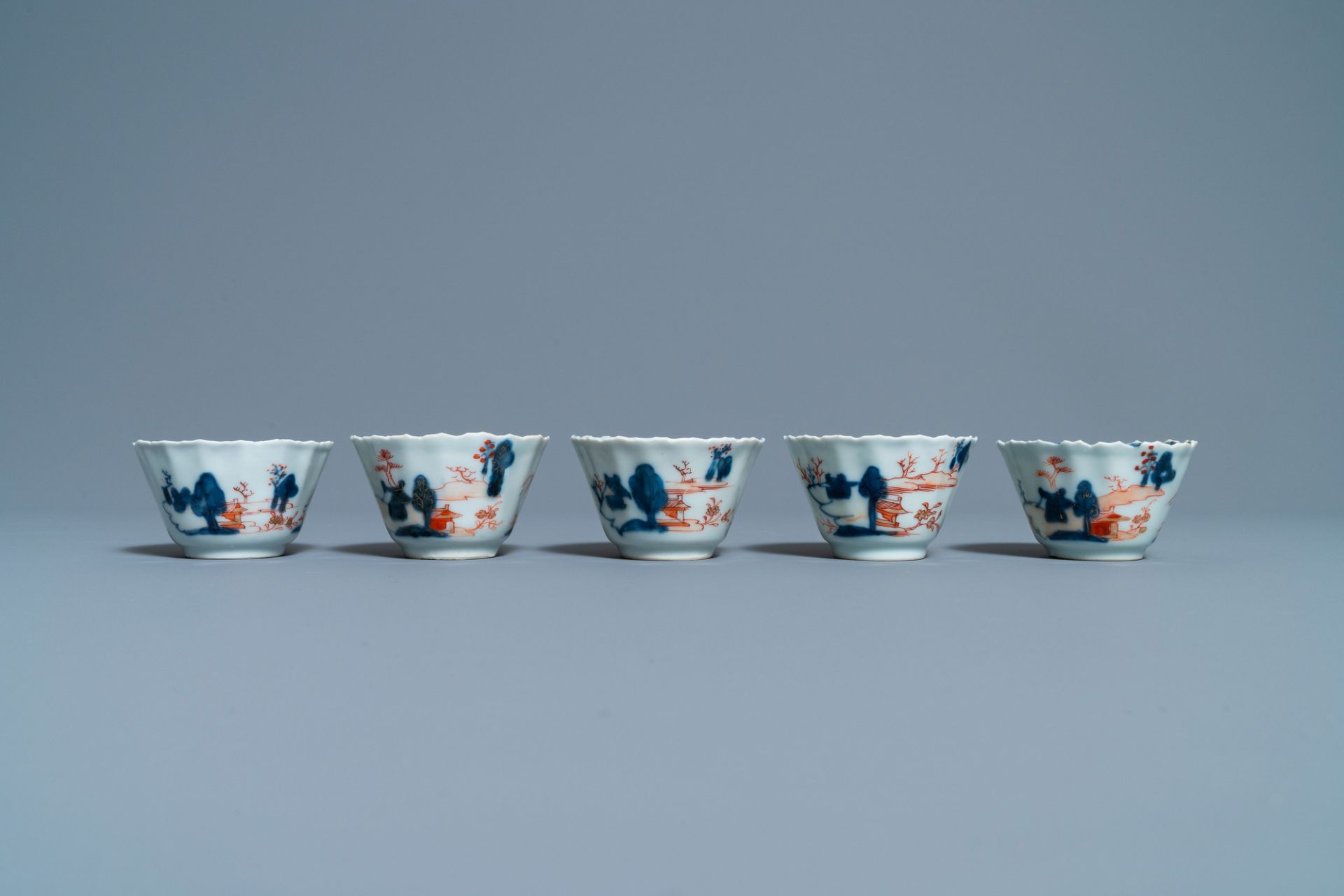 Five Chinese Imari-style cups and saucers, Kangxi - Image 4 of 9