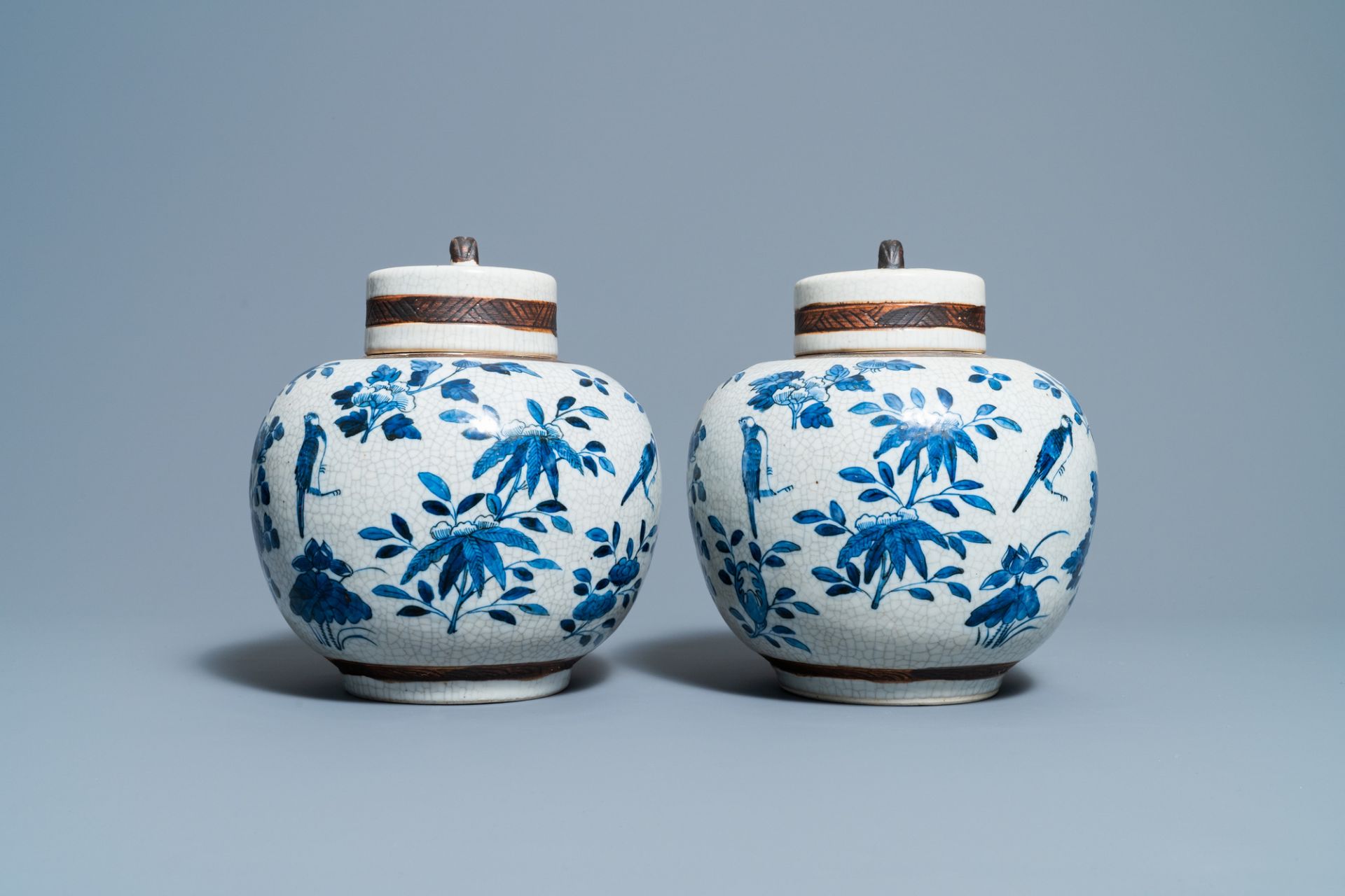 A pair of Chinese blue and white Nanking crackle-glazed jars and covers, 19th C. - Image 4 of 6