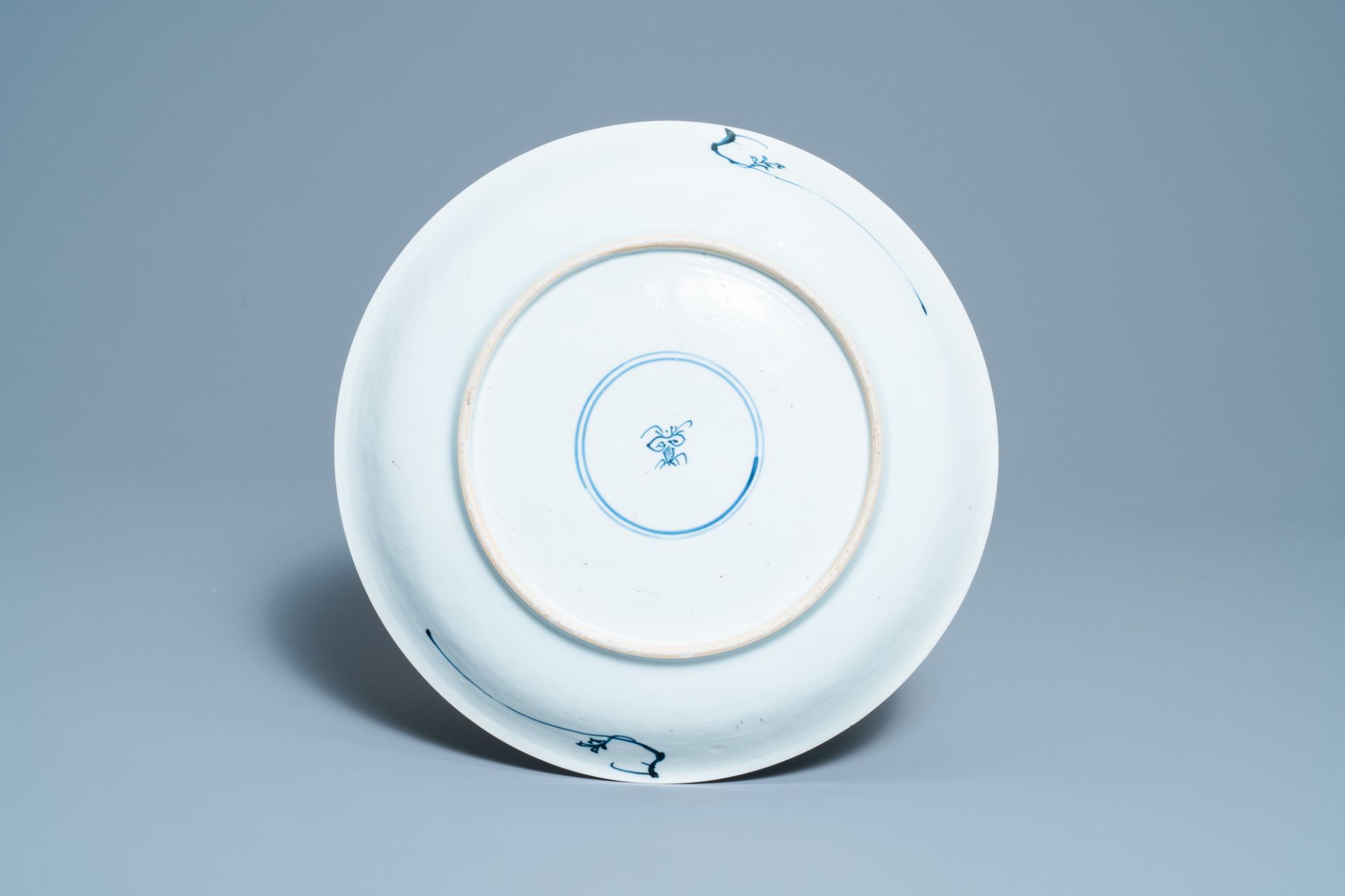 A Chinese blue and white dish with floral design, Kangxi - Image 2 of 2