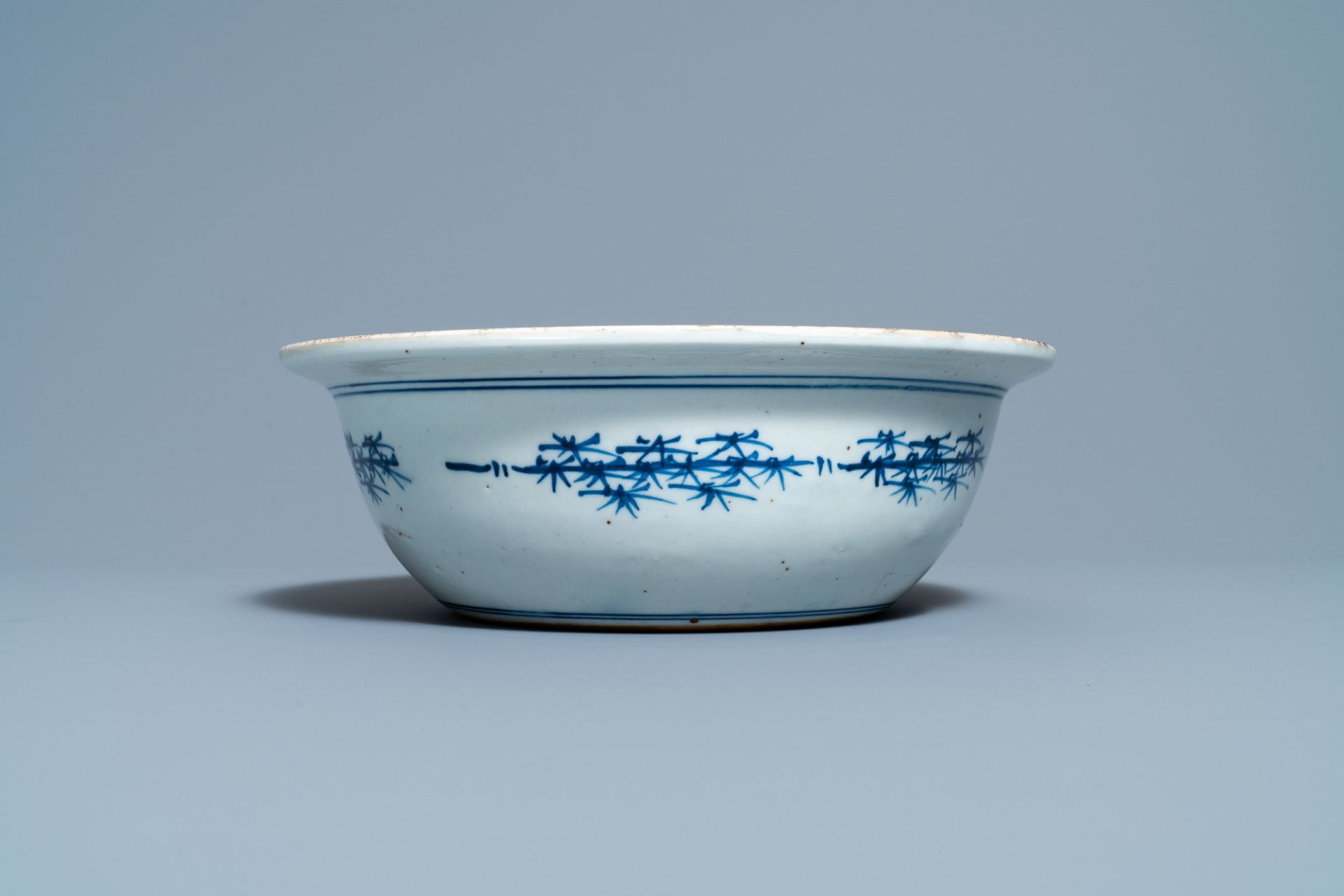 A Chinese blue and white 'tiger' basin, Jiaqing - Image 5 of 6