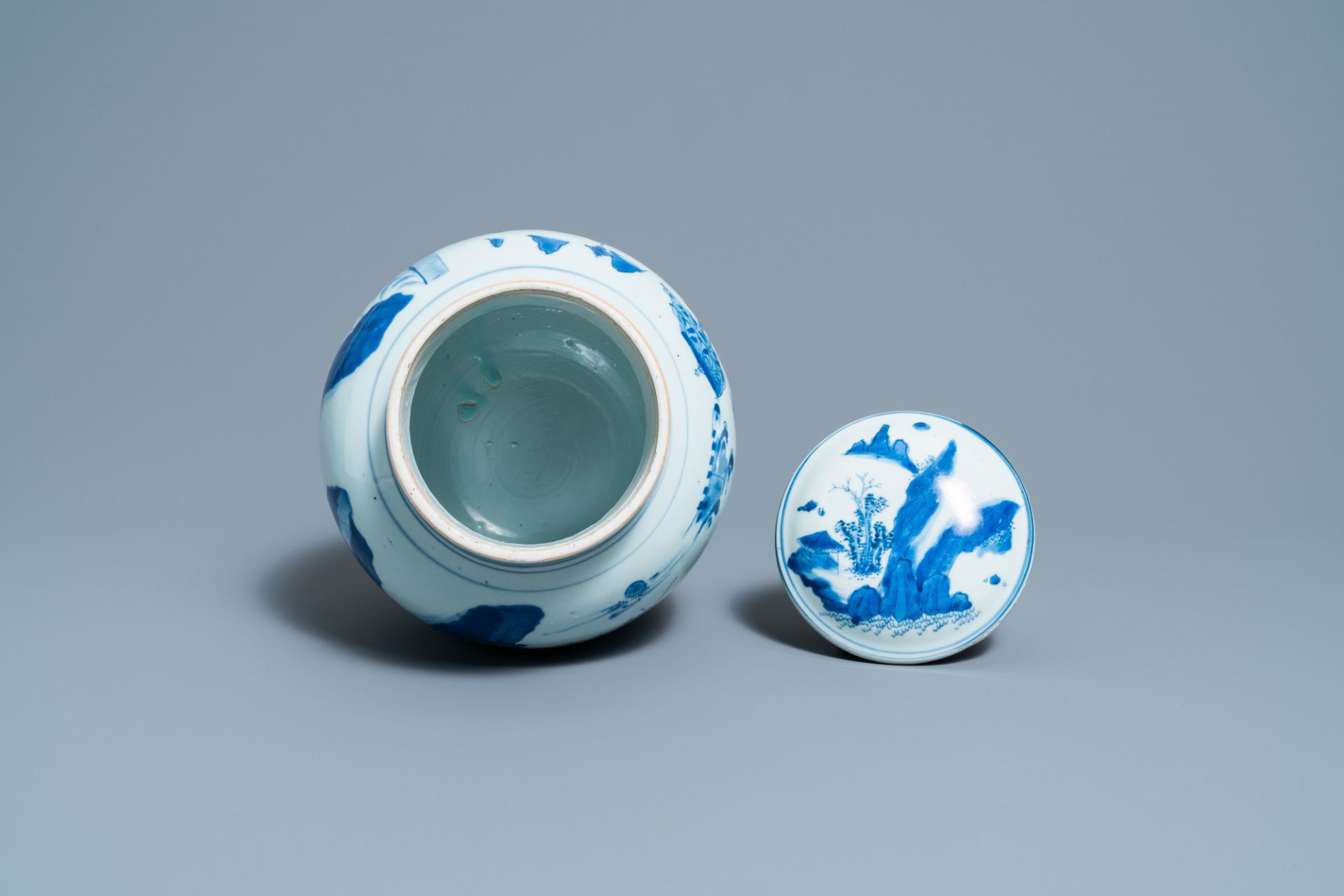 A Chinese blue and white jar and cover with figures in a landscape, Transitional period - Image 6 of 13