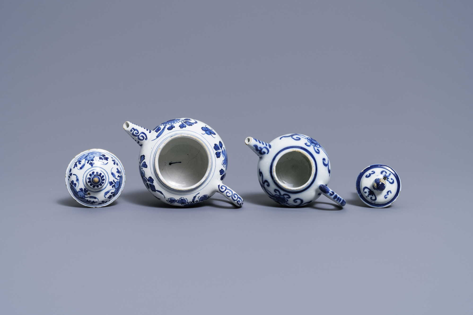 Two Dutch Delft blue and white teapots and covers, 18th C. - Image 6 of 7