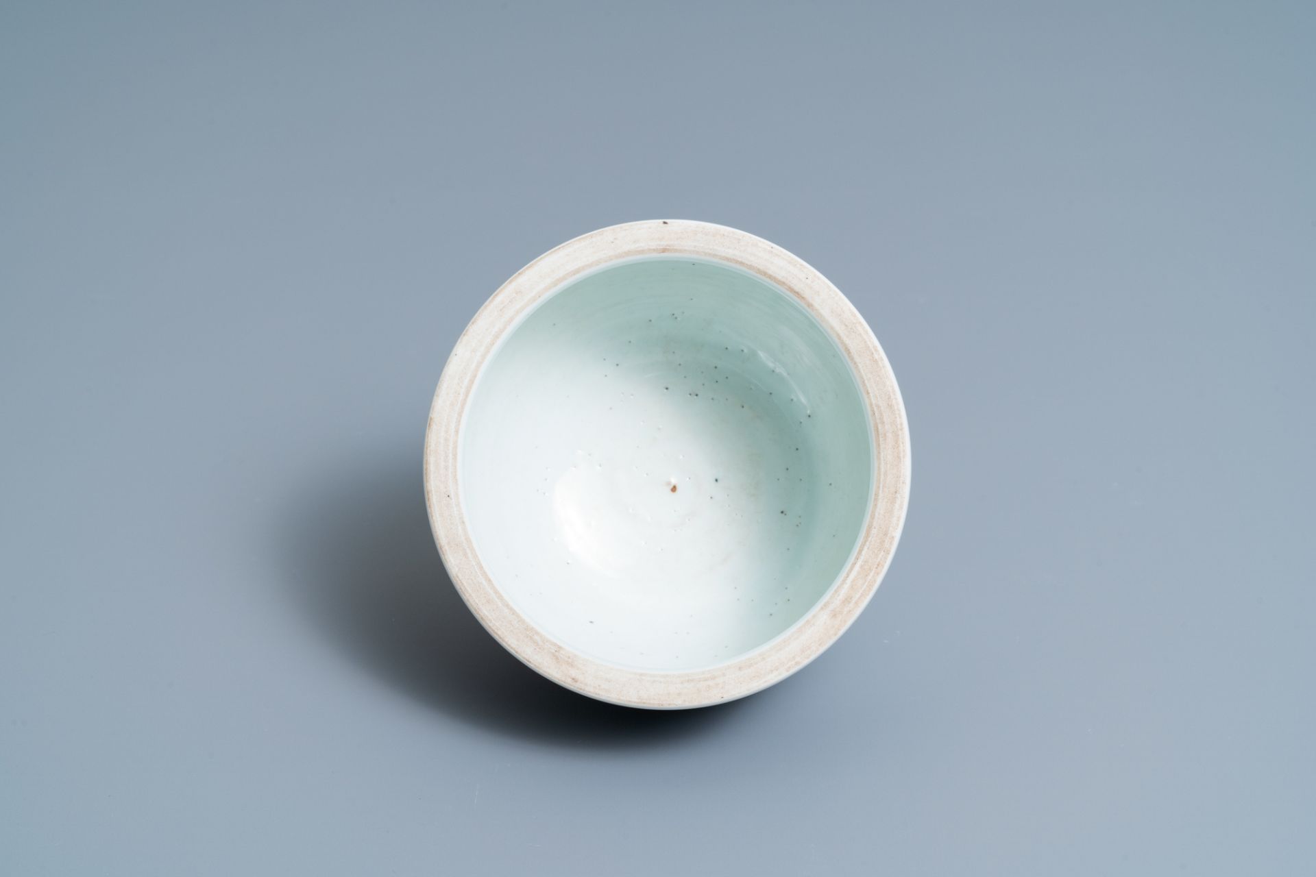 A small Chinese blue and white jardiniere, Kangxi - Image 7 of 7