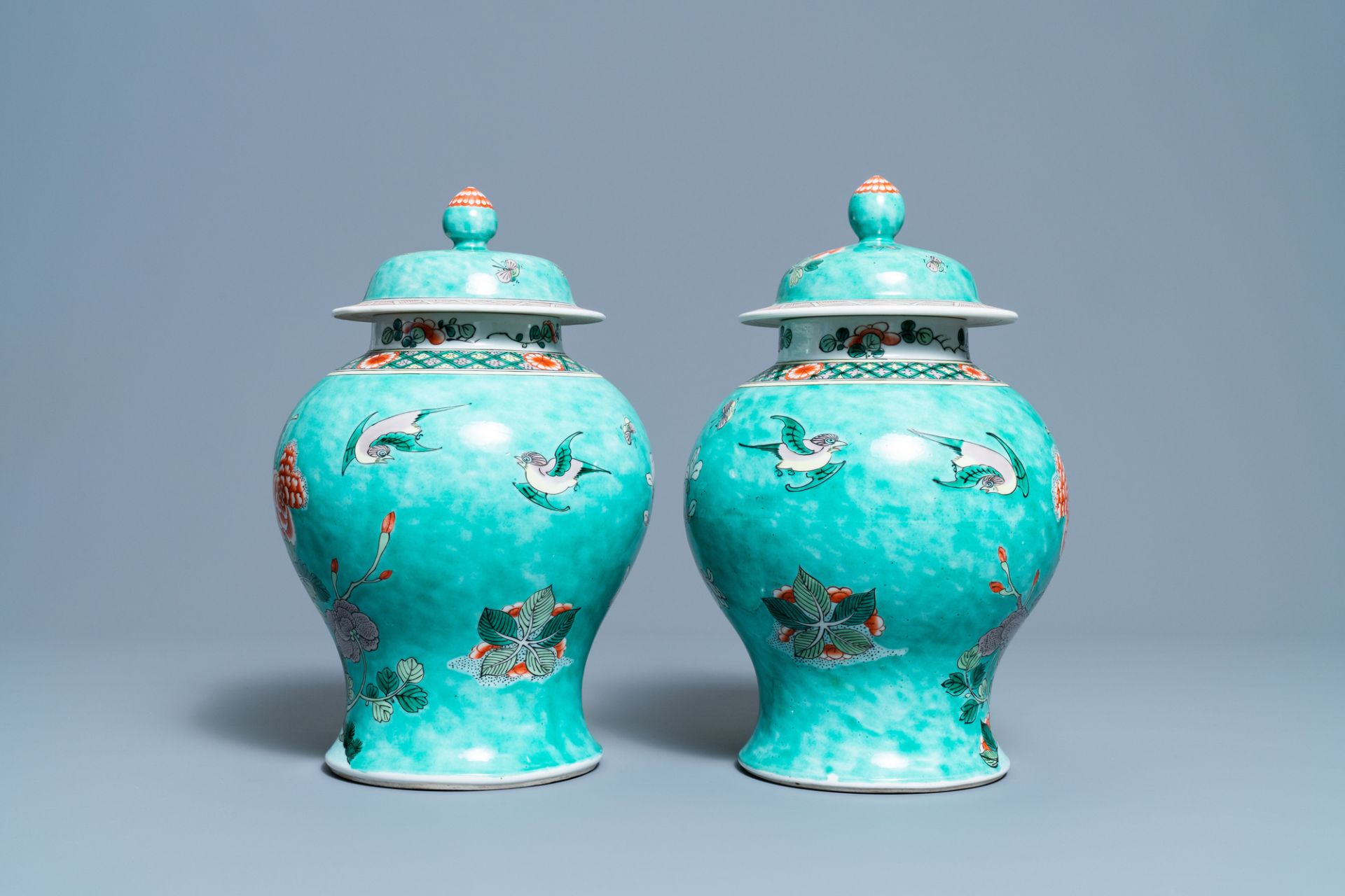 A pair of Chinese turquoise-ground famille verte vases and covers, 19th C. - Image 4 of 7