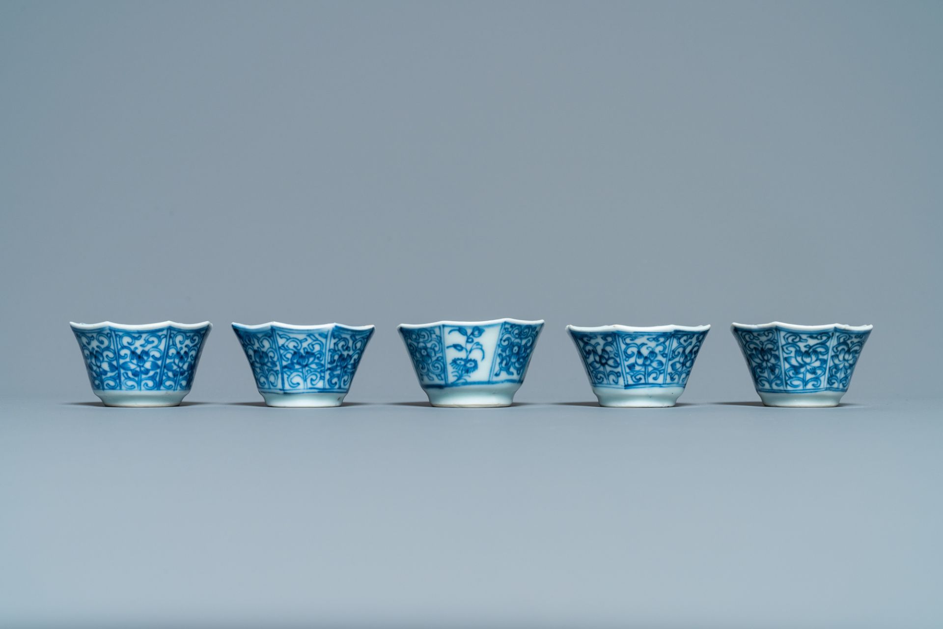 Sixteen Chinese blue and white saucers and fourteen cups, Kangxi - Image 8 of 17