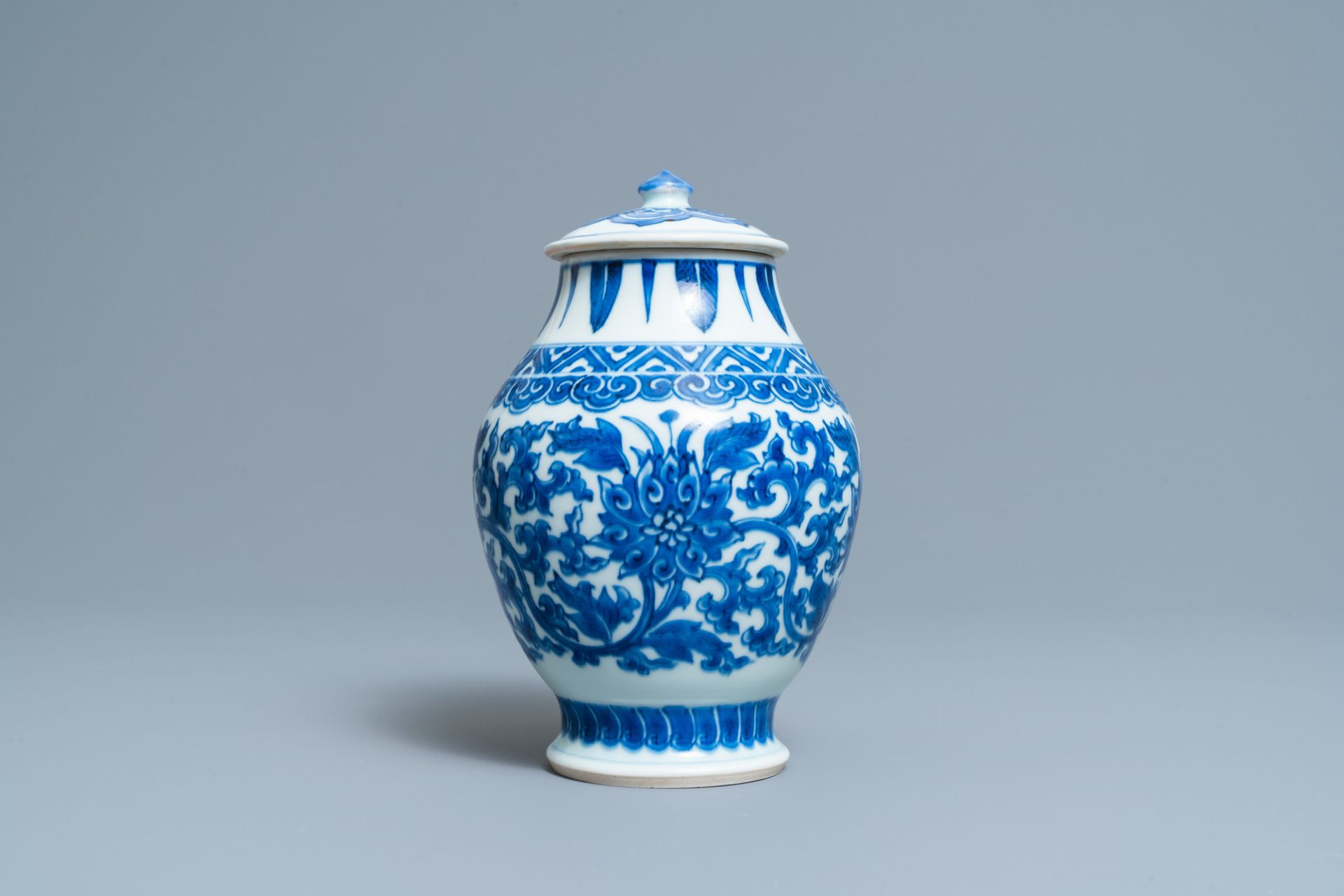 A Chinese blue and white 'lotus scroll' jar and cover, Transitional period - Image 4 of 6