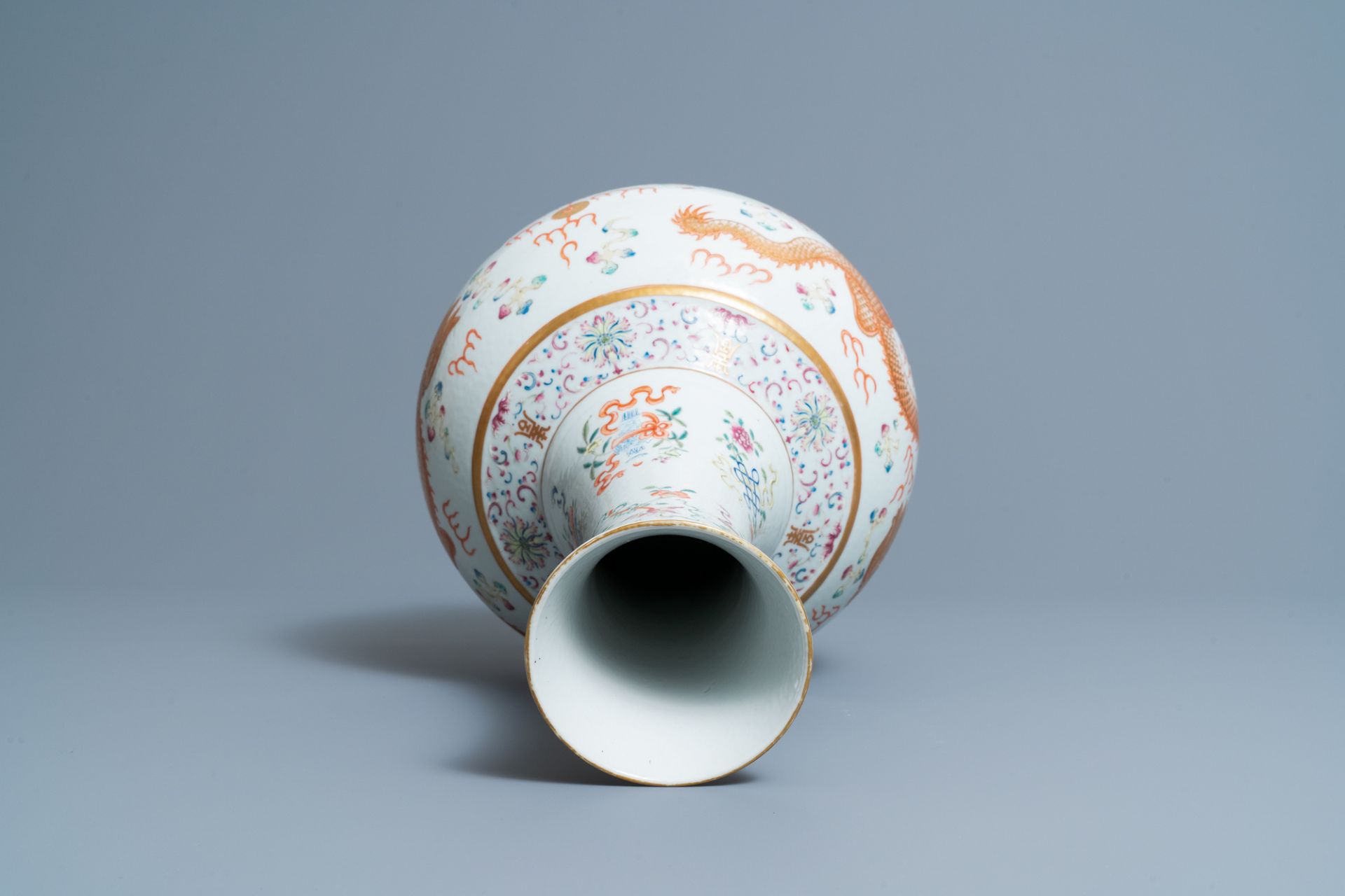 A Chinese famille rose 'dragon' bottle vase, Guangxu mark, 19/20th C. - Image 5 of 6
