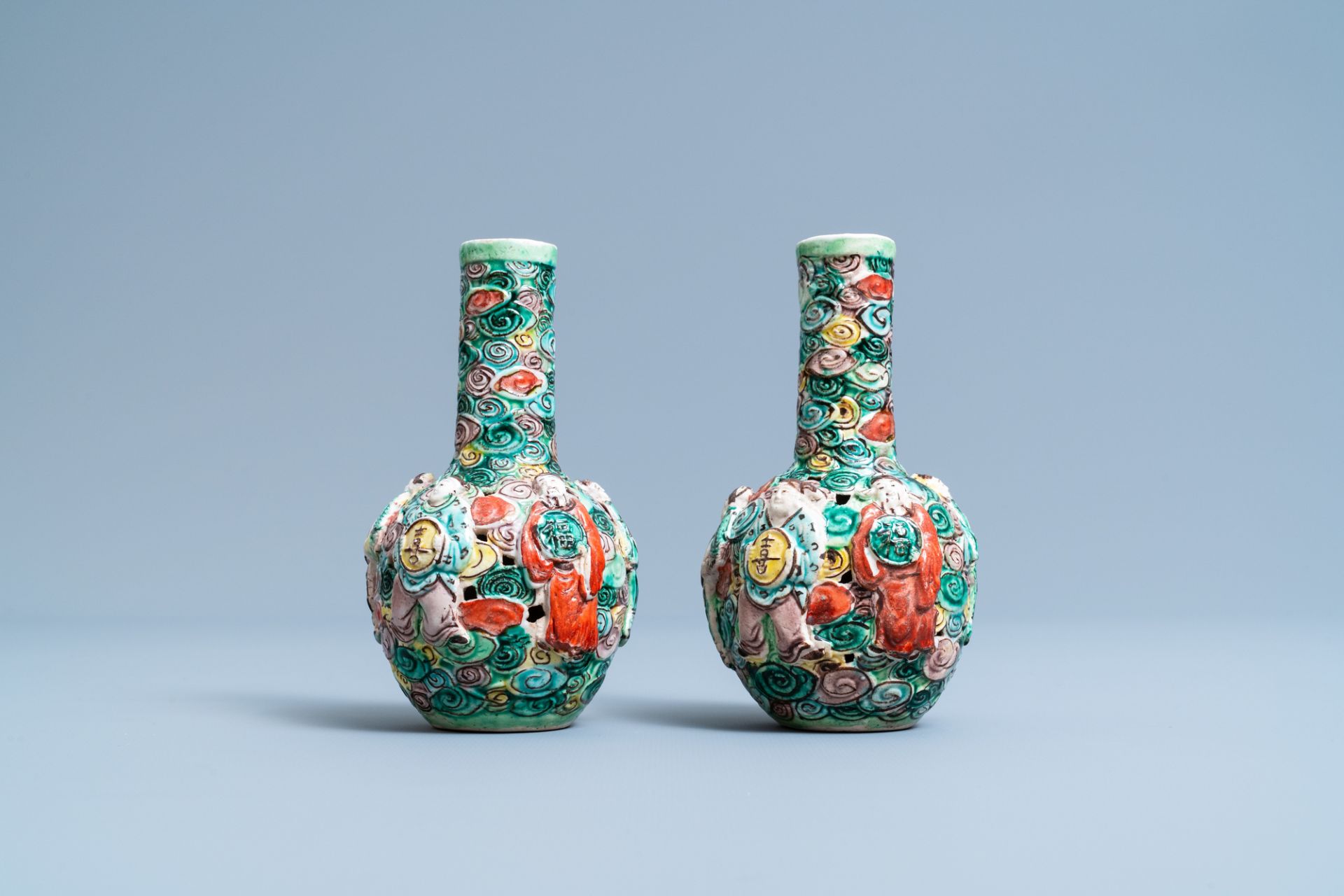 A pair of Chinese reticulated famille verte bottle vases, 19th C. - Image 3 of 6