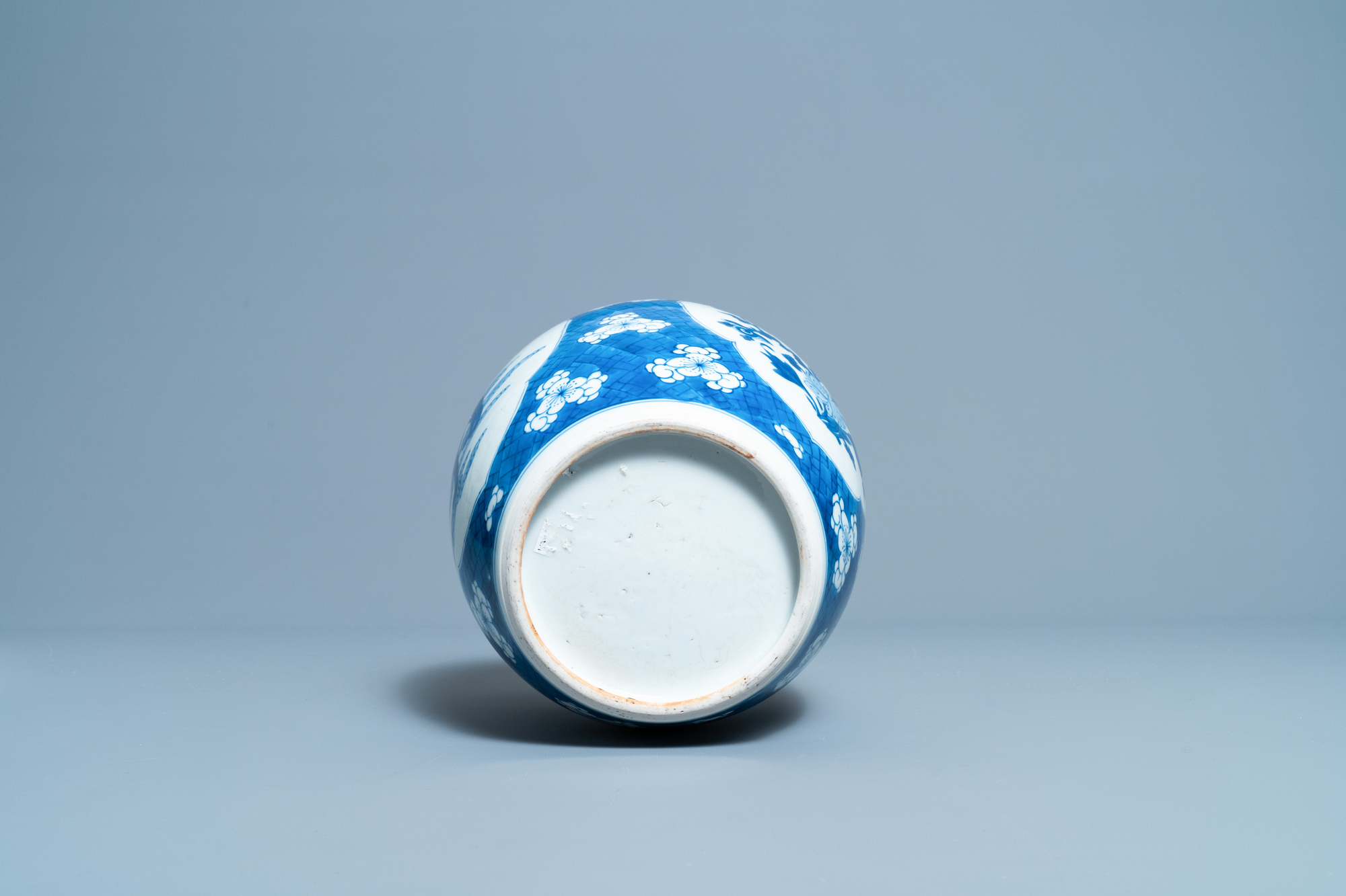 A Chinese blue and white 'qilin' jar, Kangxi - Image 6 of 7