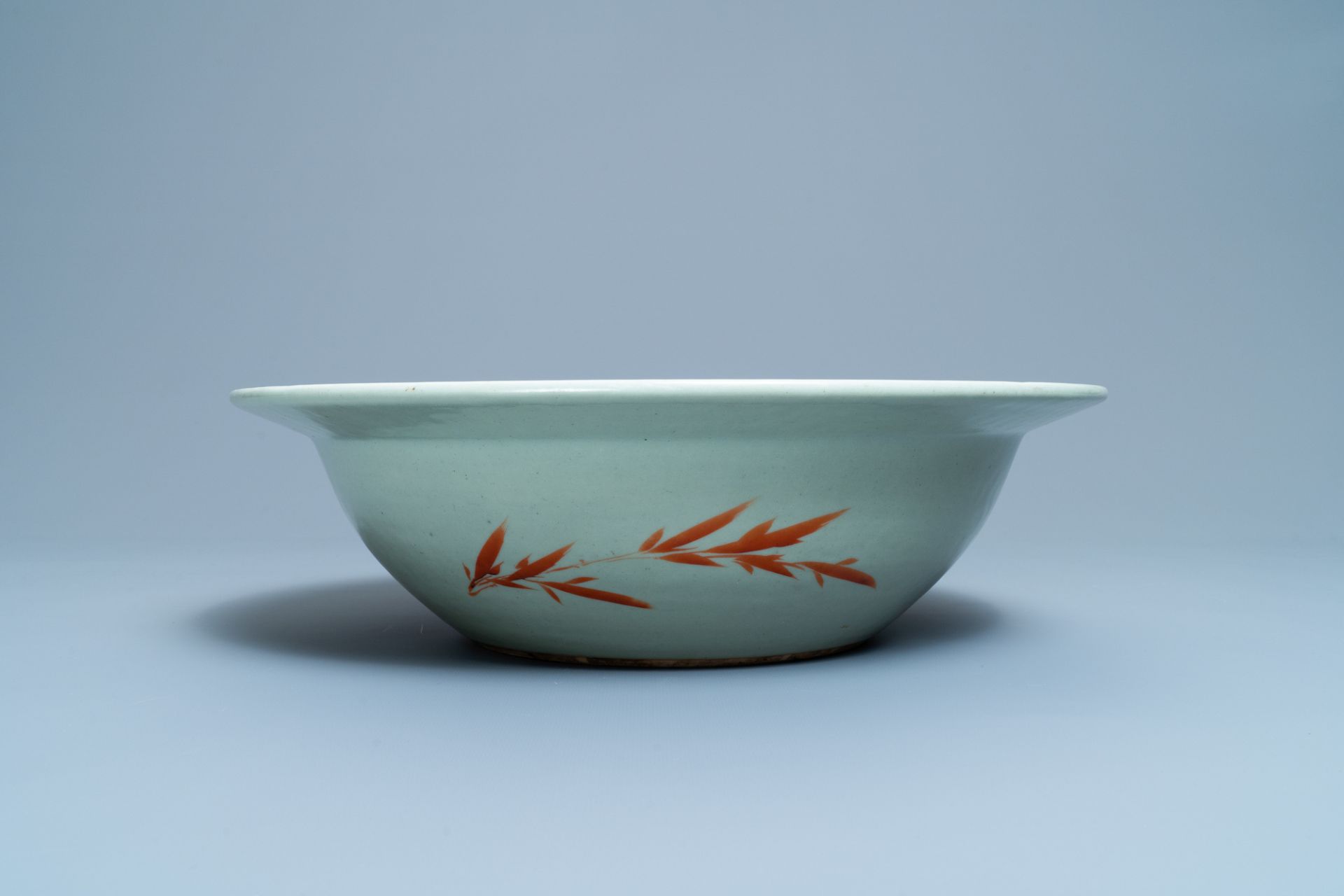 A large Chinese famille rose celadon-ground bowl, 19th C. - Image 5 of 7