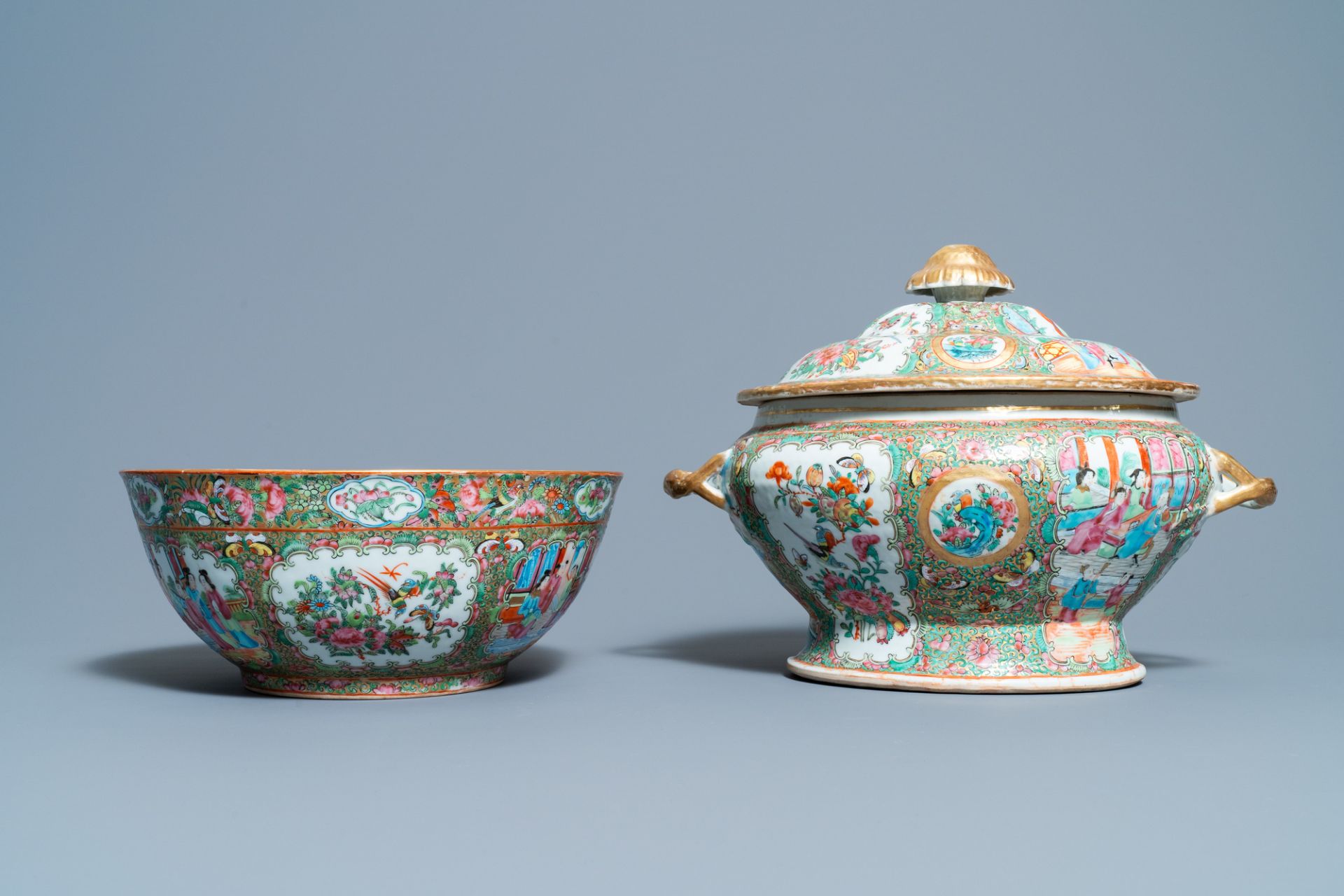 A Chinese Canton famille rose bowl and a tureen on stand, 19th C - Image 4 of 9