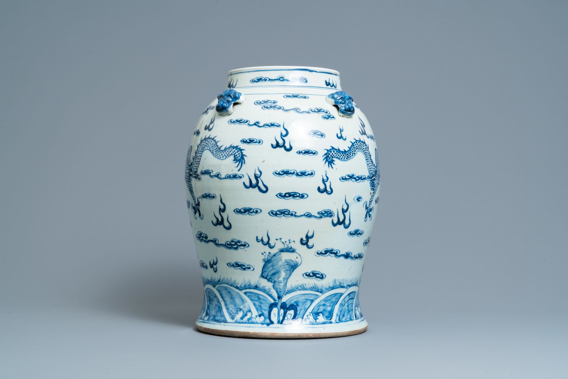 A Chinese blue and white 'dragon' vase, 19th C. - Image 3 of 6