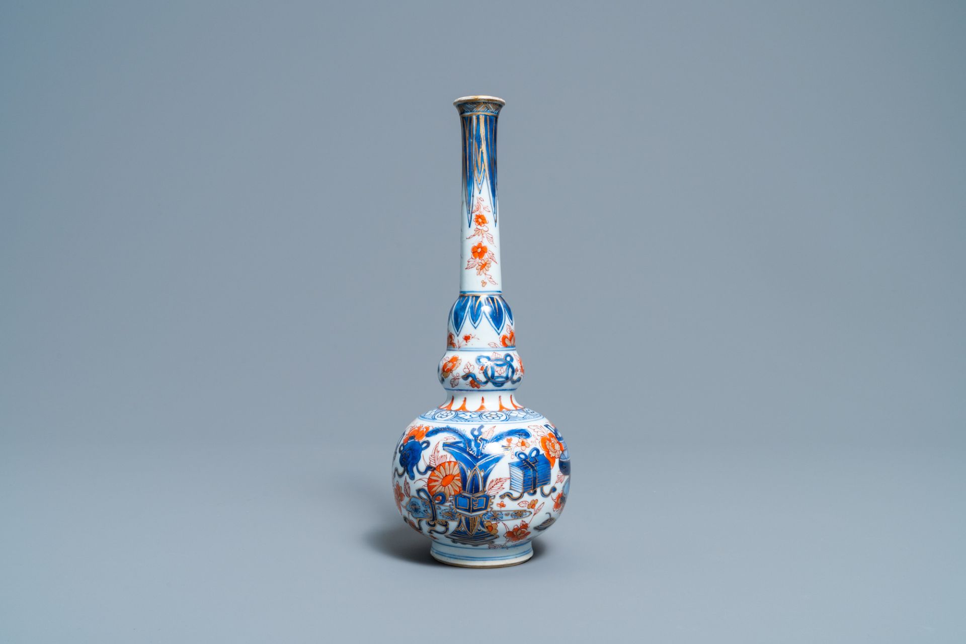 A Chinese Imari-style bottle vase, Kangxi