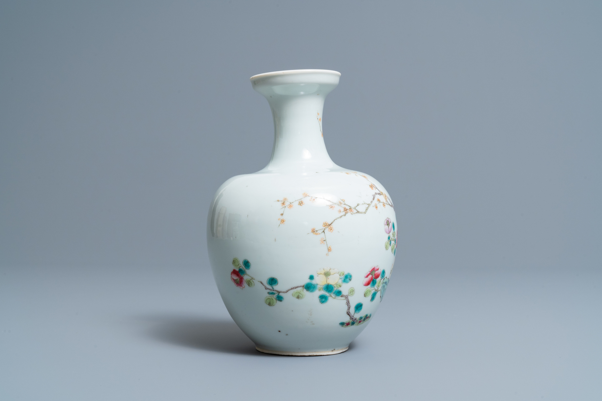 A Chinese famille rose vase with floral design, 19/20th C. - Image 2 of 6