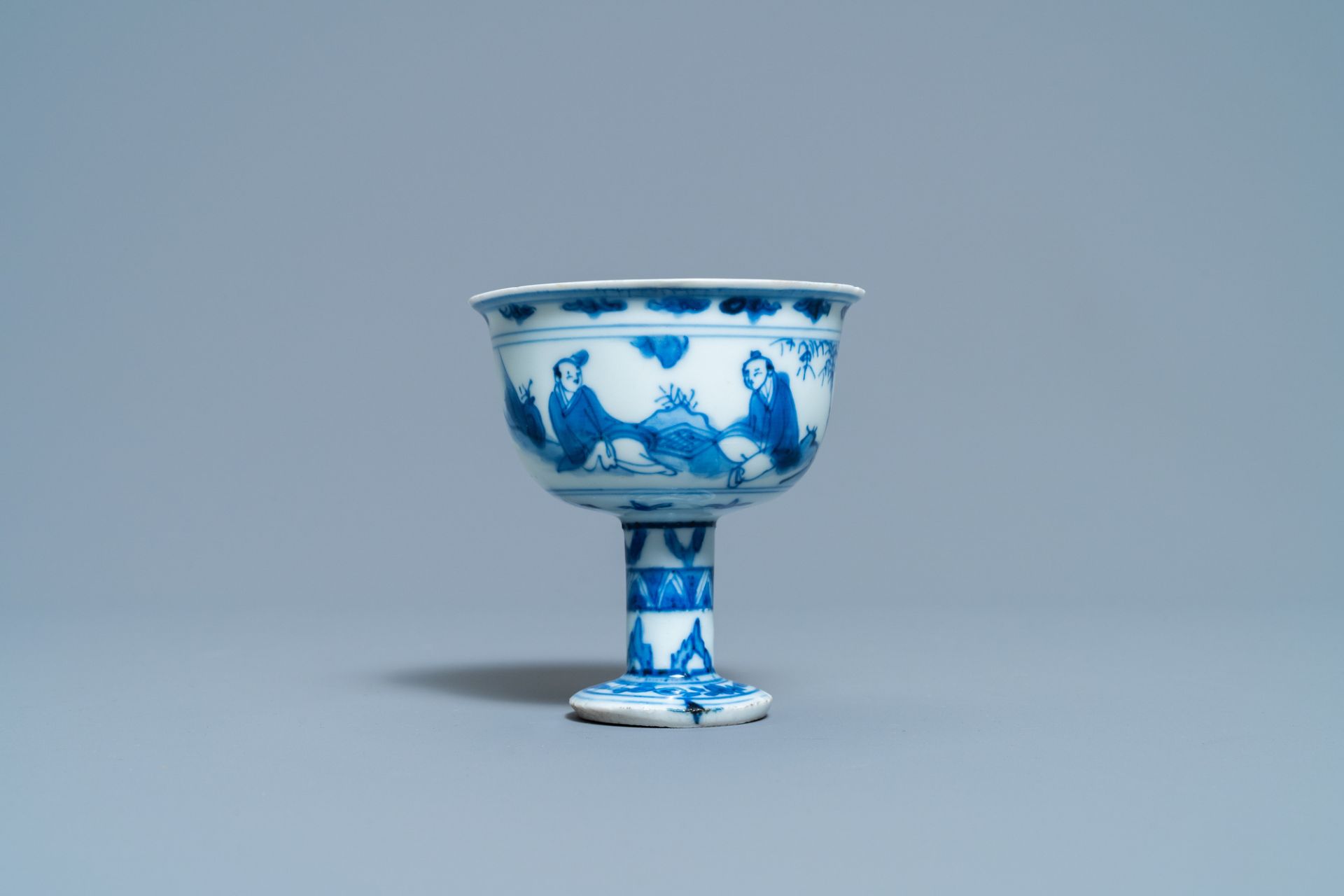 A Chinese blue and white 'go-players' stem cup, Transitional period - Image 4 of 7