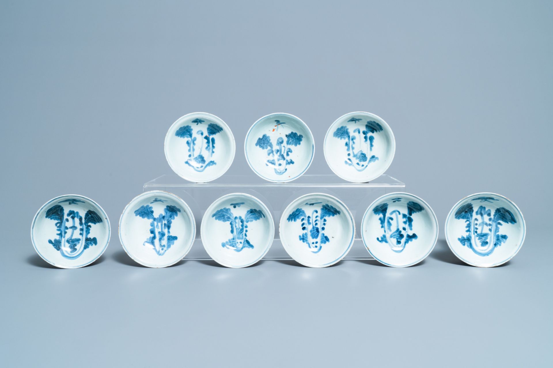 Seventeen Chinese blue and white 'cabbage' bowls, Transitional period - Image 4 of 5