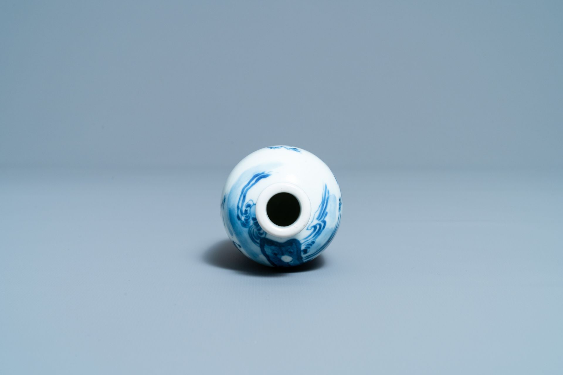 A small Chinese blue, white and copper-red vase, 19th C. - Image 5 of 6