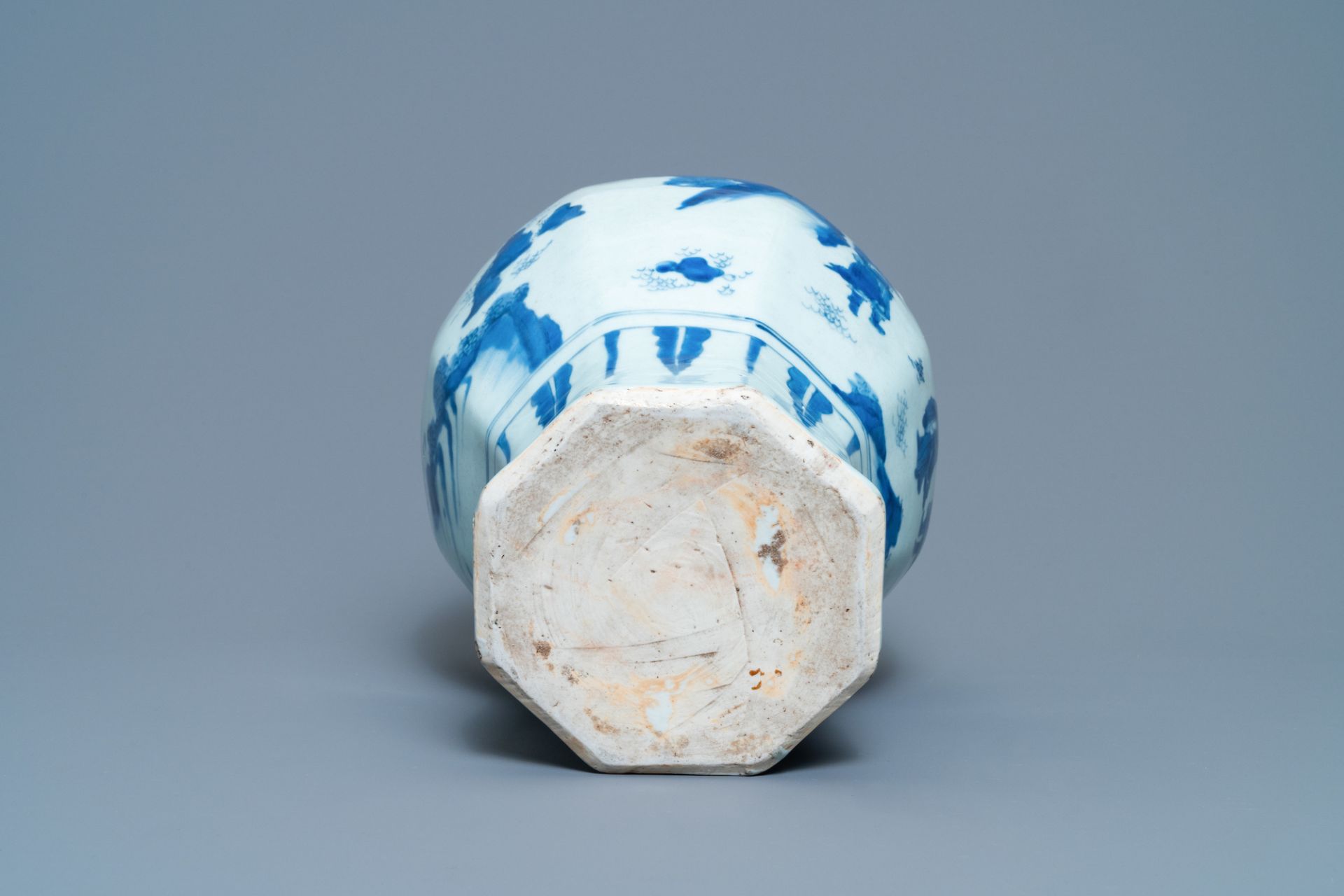 A Chinese blue and white vase with figures in a landscape, Transitional period - Image 6 of 6