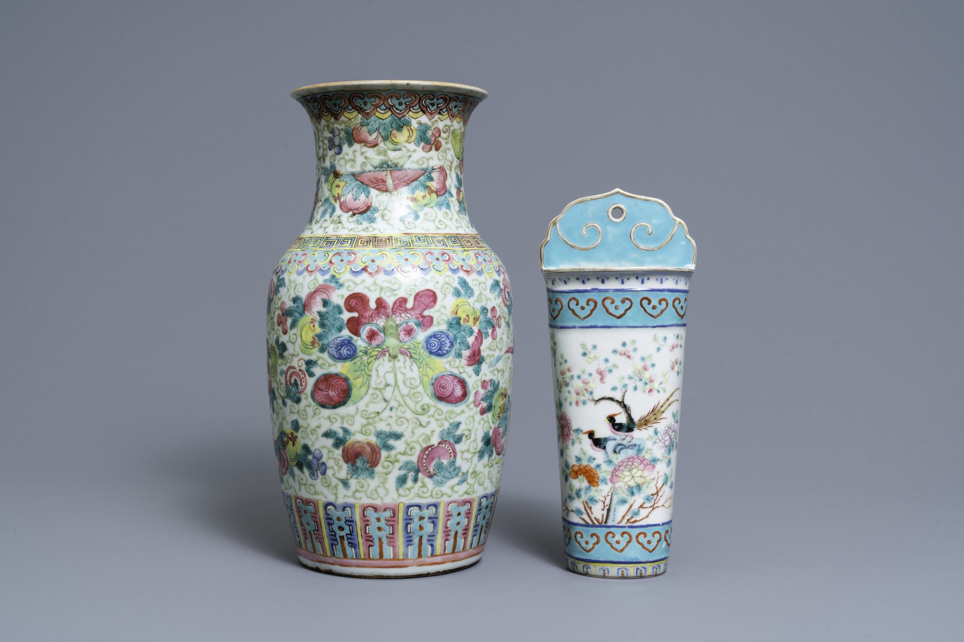 A varied collection of Chinese famille rose and blue and white wares, 19/20th C. - Image 4 of 21