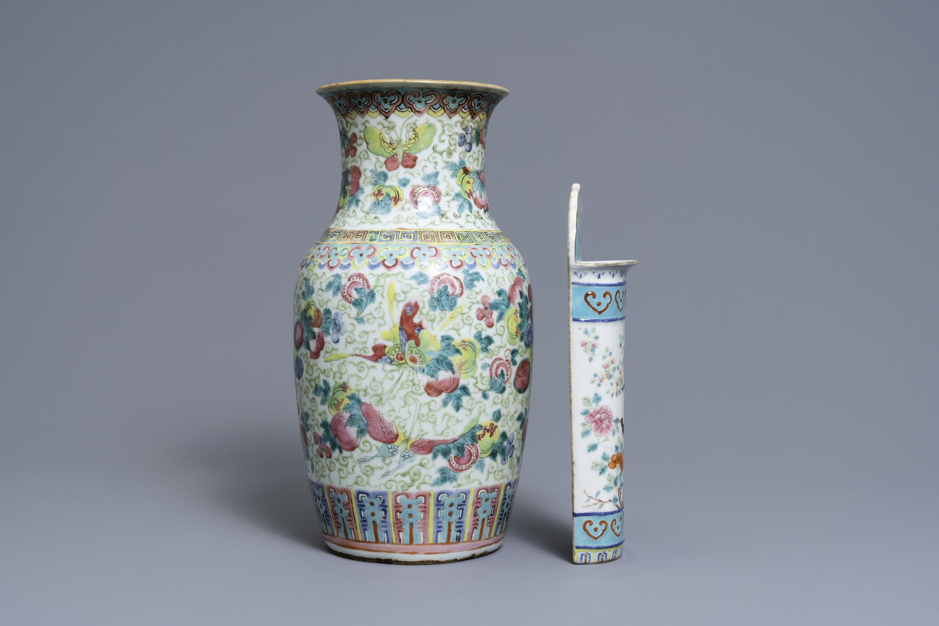 A varied collection of Chinese famille rose and blue and white wares, 19/20th C. - Image 5 of 21