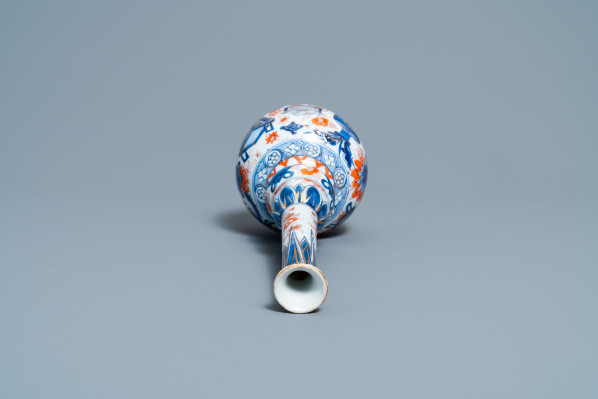 A Chinese Imari-style bottle vase, Kangxi - Image 5 of 6