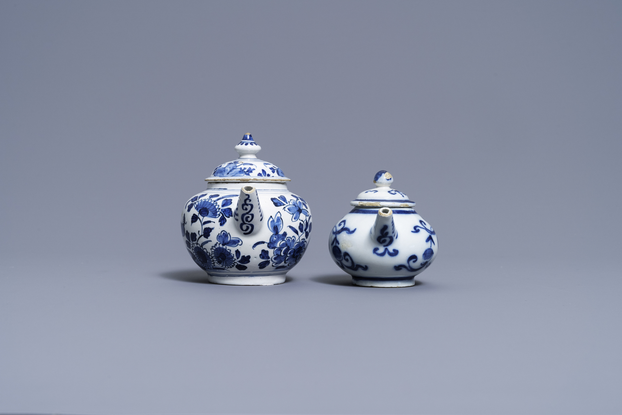 Two Dutch Delft blue and white teapots and covers, 18th C. - Image 5 of 7