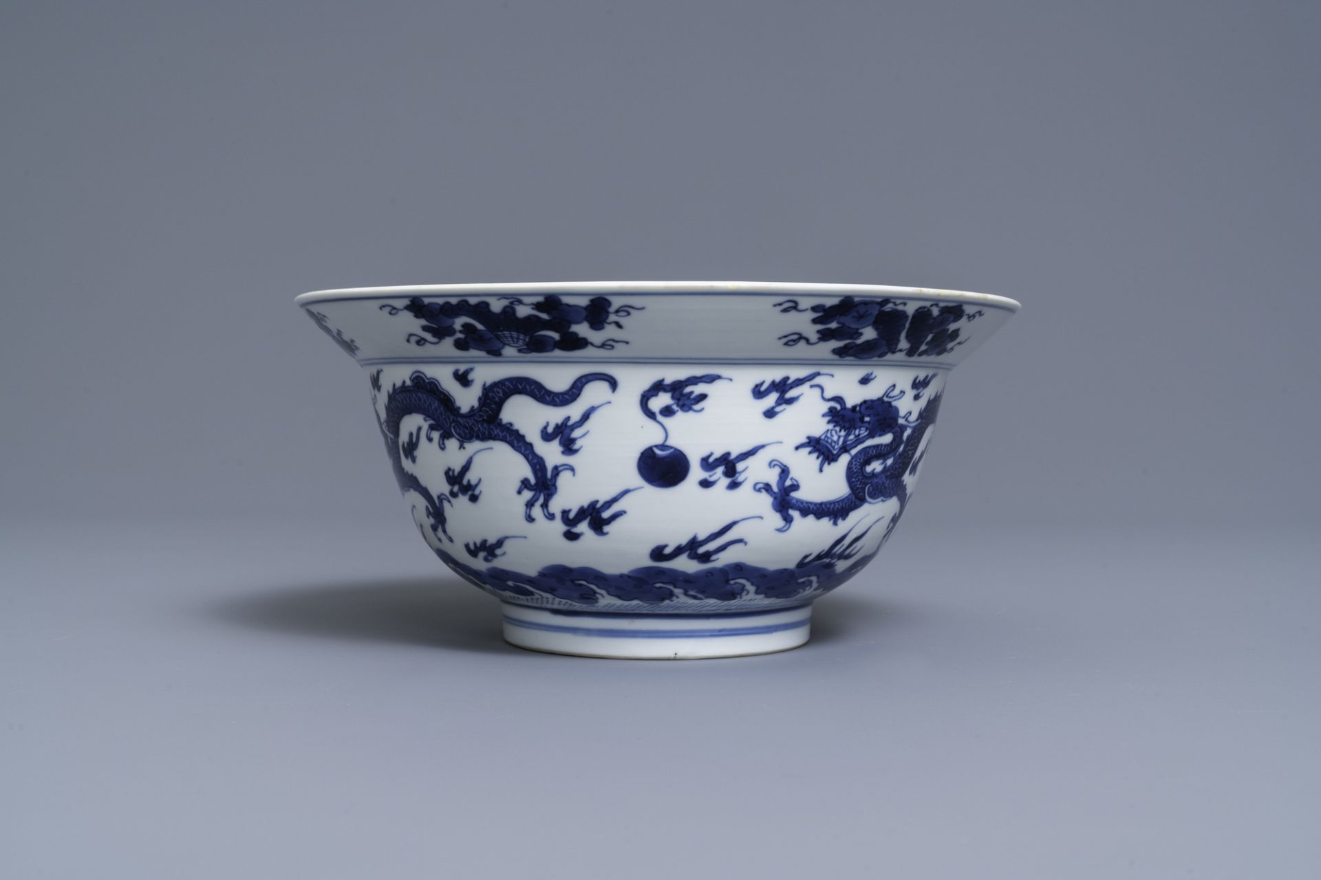 A Chinese blue and white 'dragon' bowl, Kangxi - Image 3 of 7