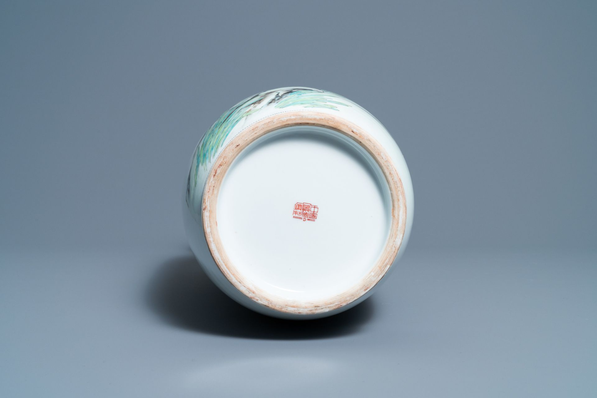 A fine Chinese famille rose vase, Zhong Guo Jingdezhen Zhi mark, Republic - Image 6 of 6