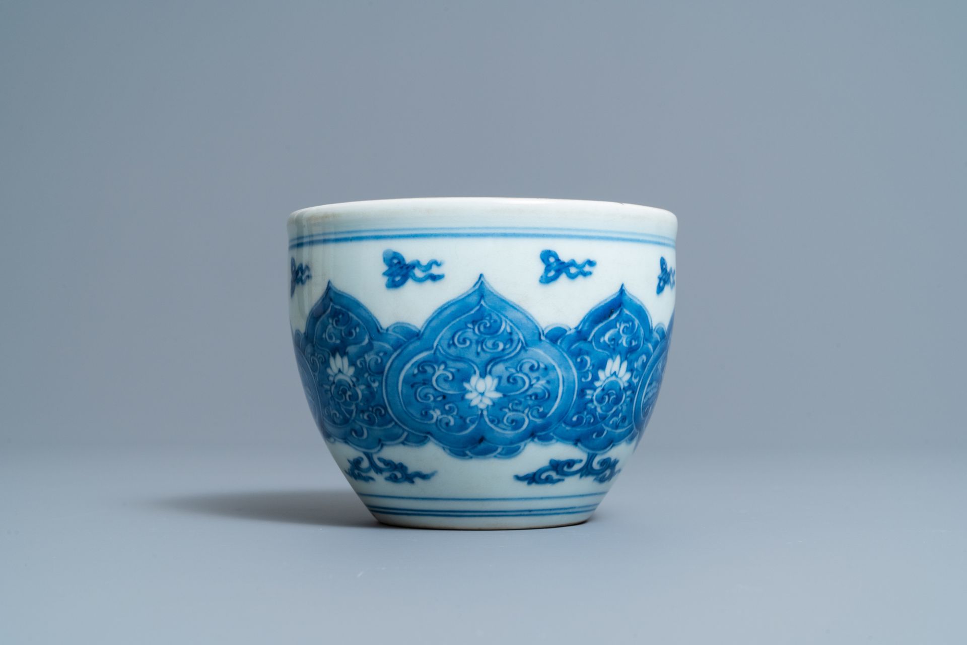 A small Chinese blue and white jardiniere, Kangxi - Image 4 of 7