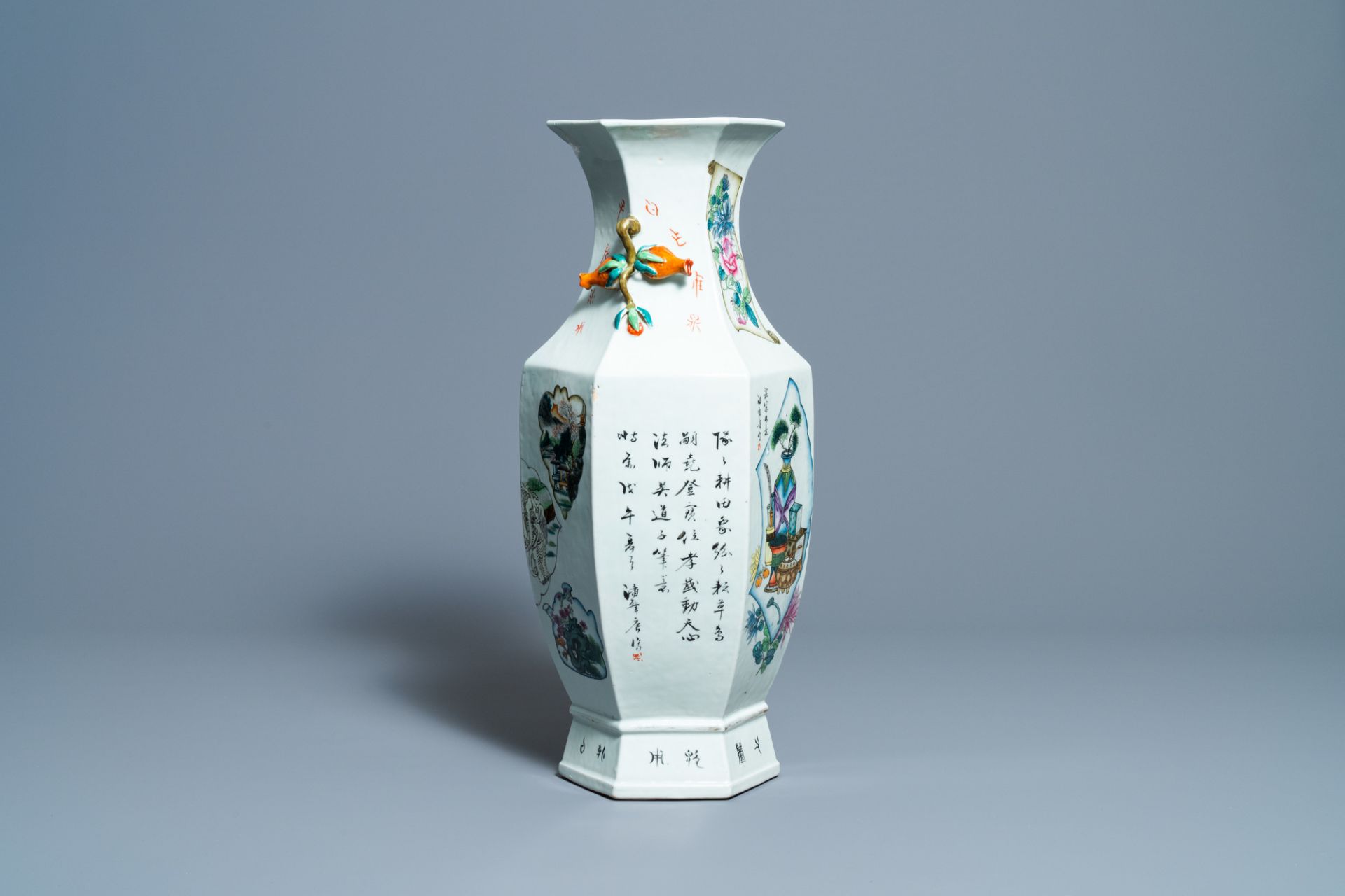 A Chinese hexagonal qianjiang cai vase, 19th C. - Image 4 of 8